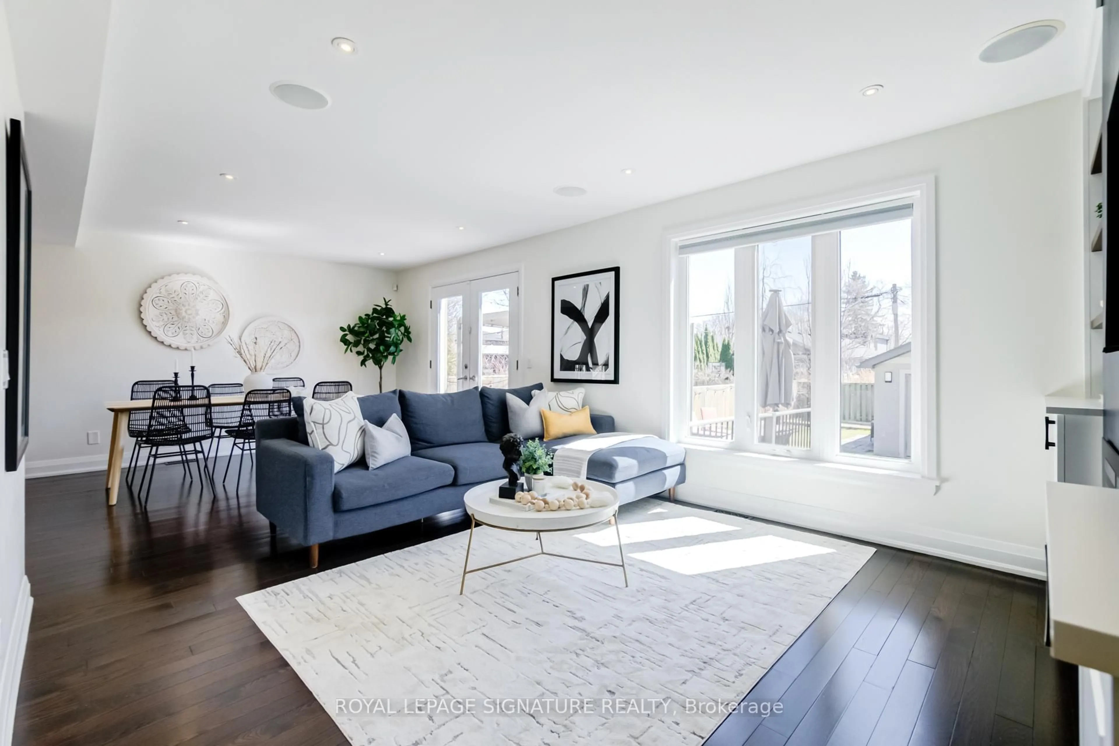 Living room with furniture, unknown for 71 Roseland Dr, Toronto Ontario M8W 1Y4