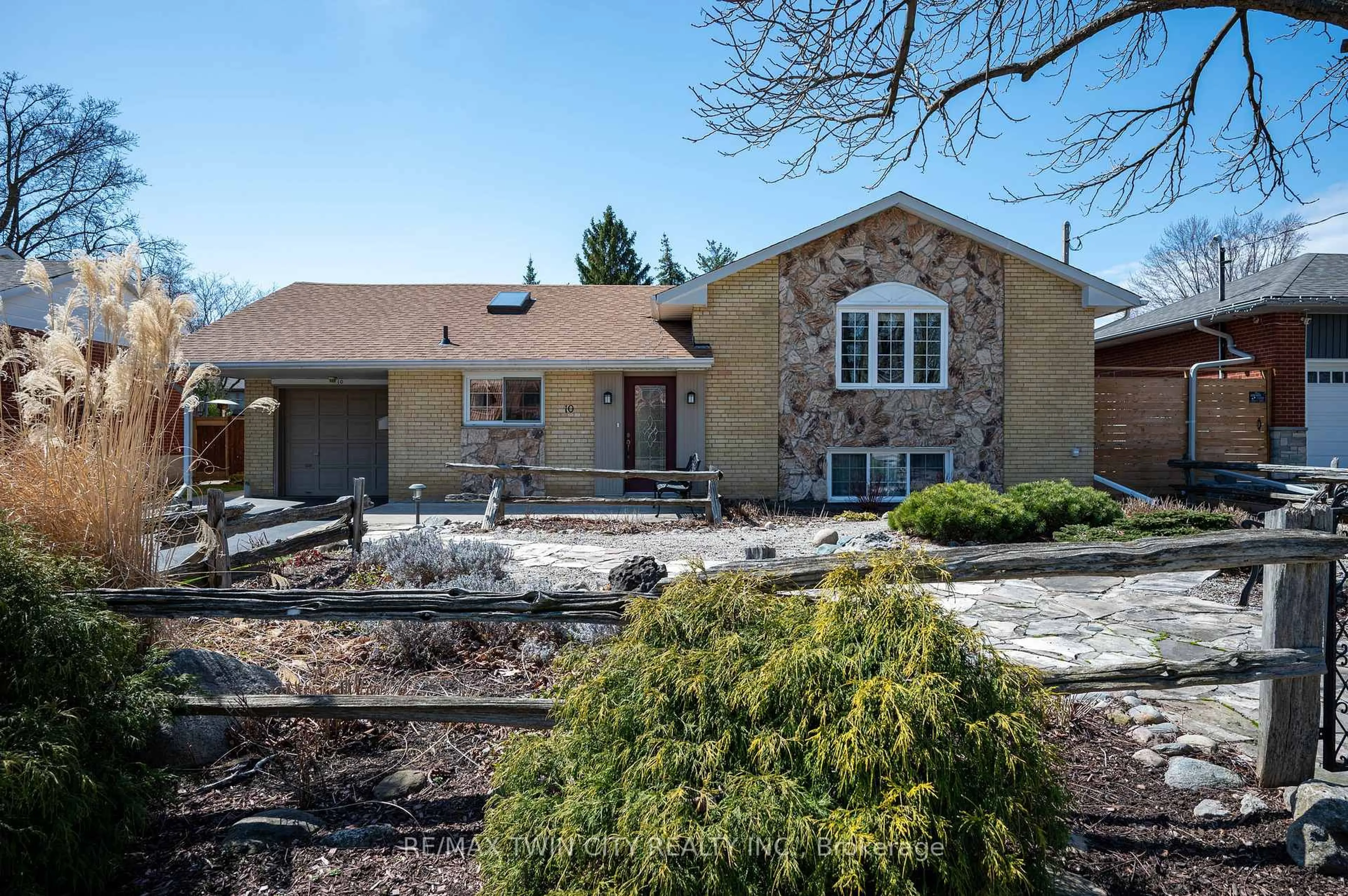 Home with brick exterior material, unknown for 10 Plainsman Rd, Mississauga Ontario L5N 1C5