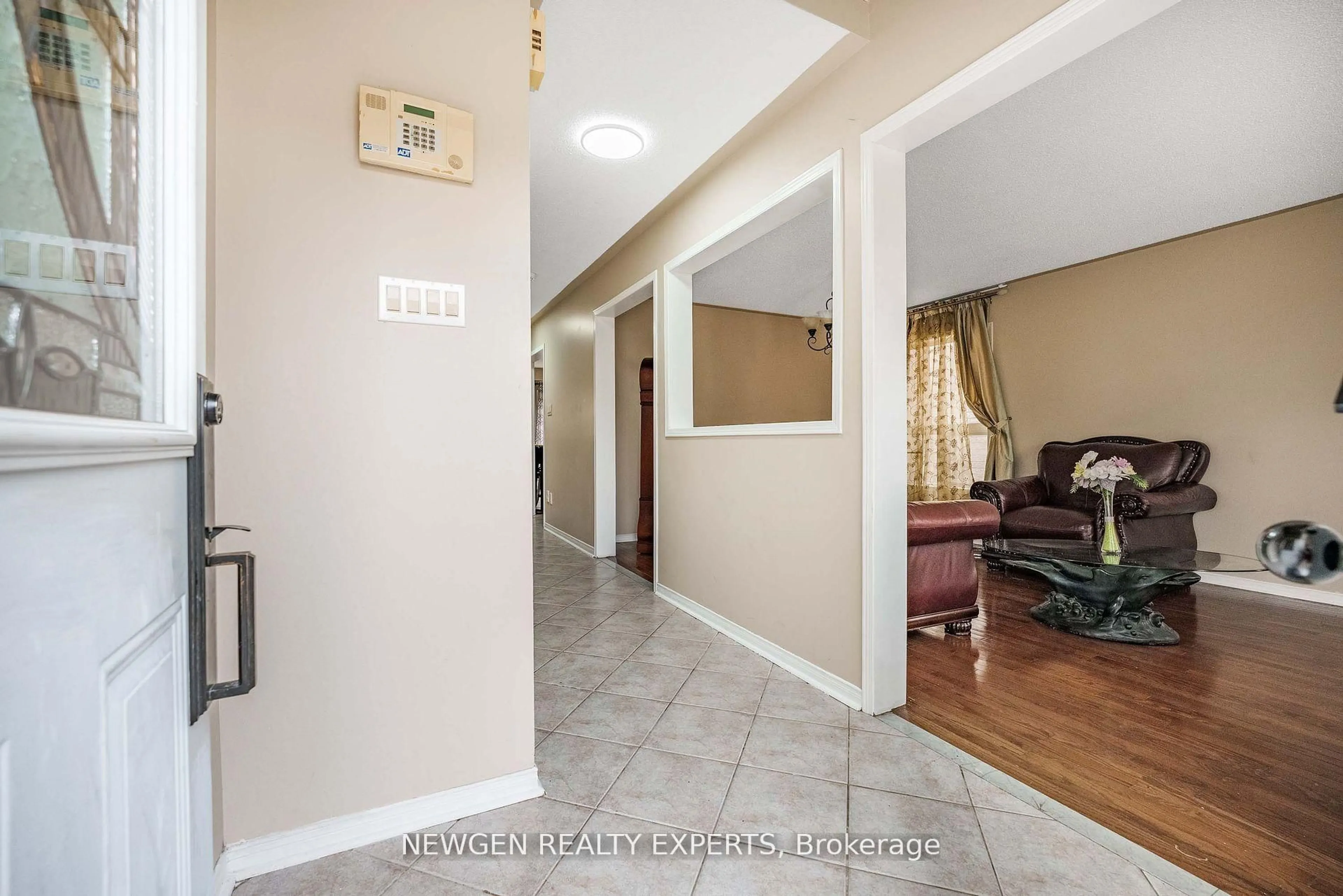 Indoor entryway for 5 Wildhorse Lane, Brampton Ontario L6R 2E5