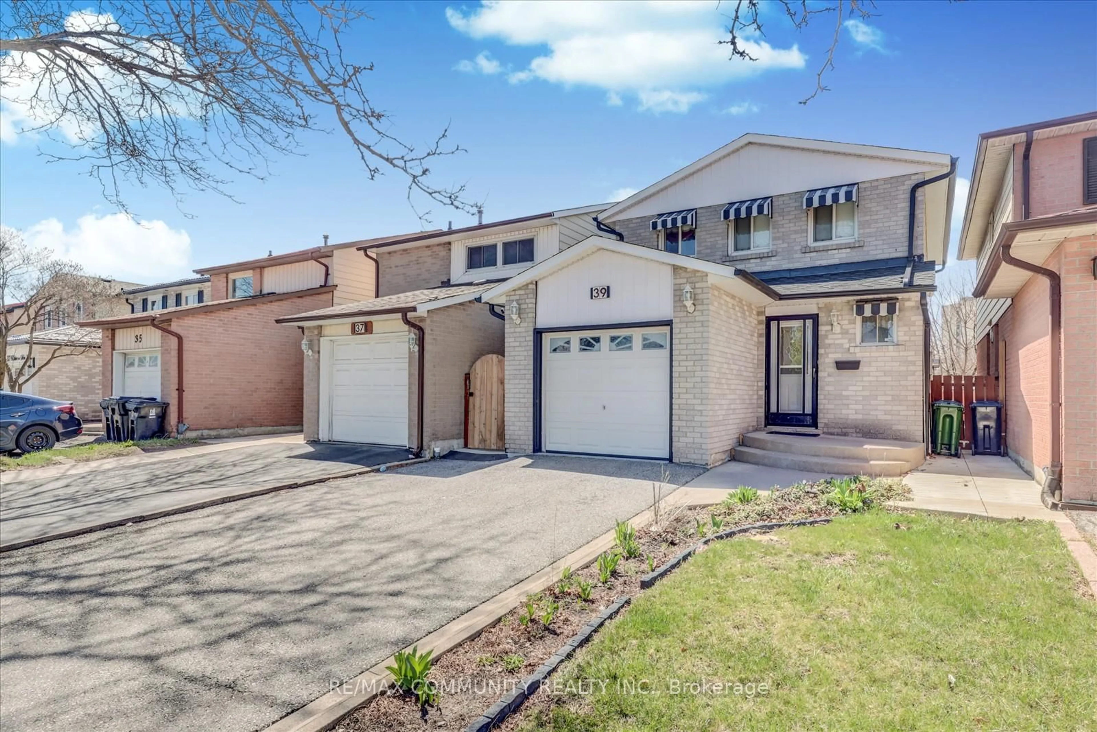 Home with brick exterior material, street for 39 Autumn Glen Circ, Toronto Ontario M9W 6B3