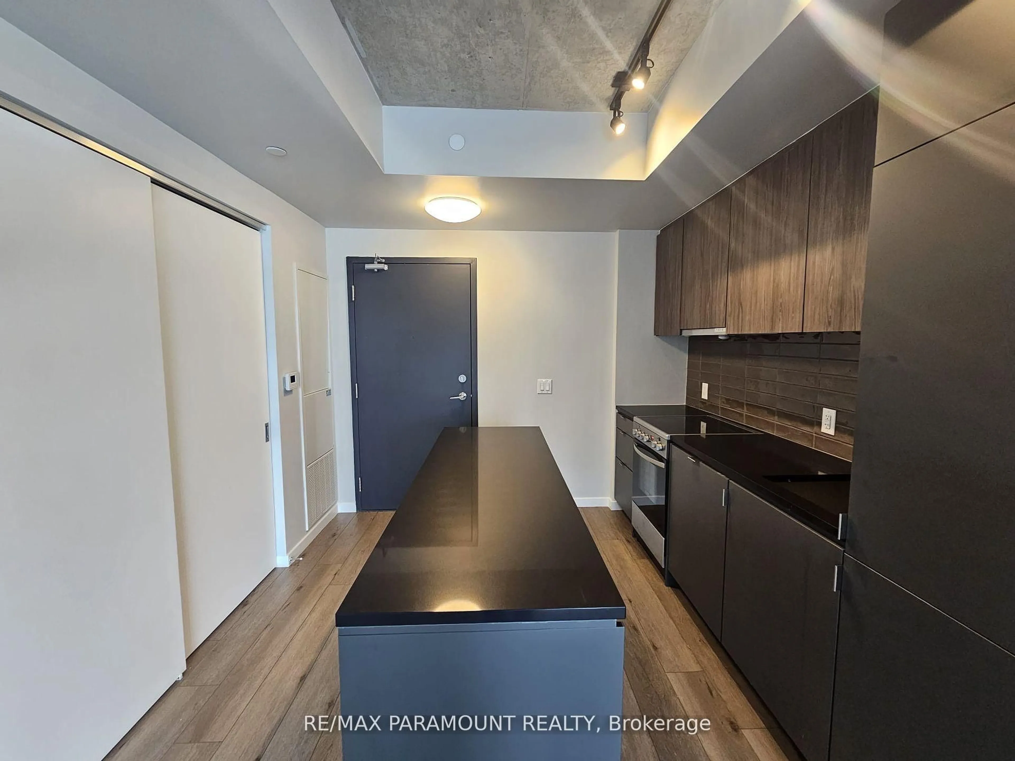 Unknown for 7 Smith Cres #327, Toronto Ontario M8Z 0G3