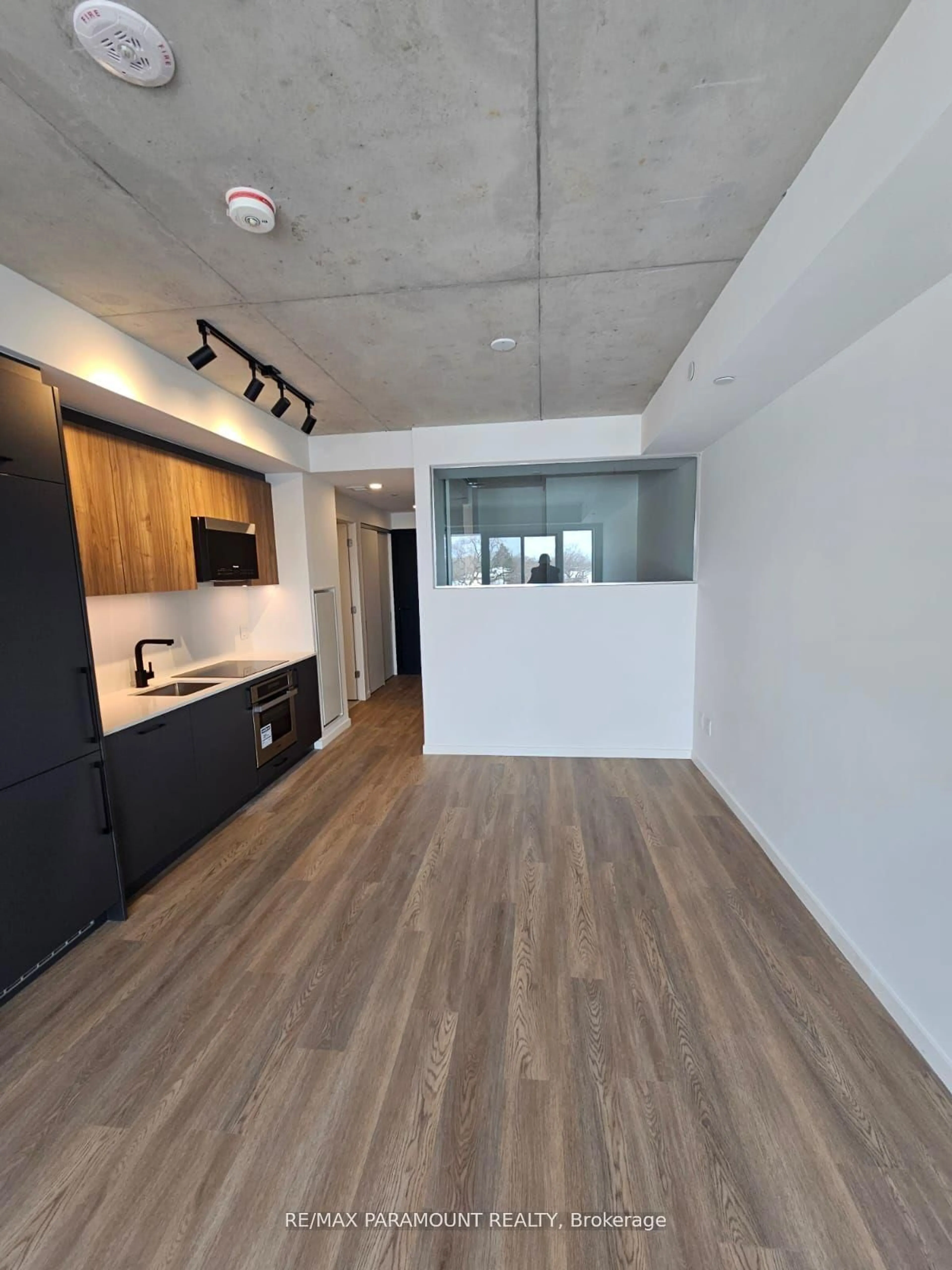 Unknown for 7 Smith Cres #327, Toronto Ontario M8Z 0G3