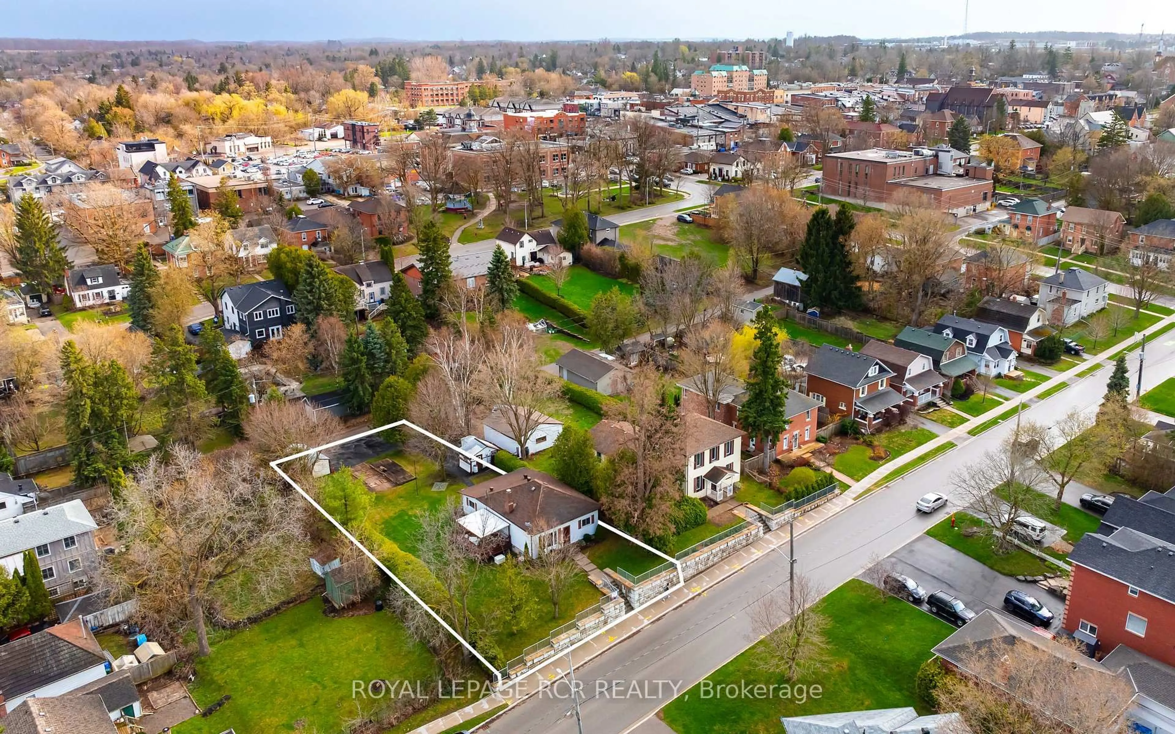 A pic from outside/outdoor area/front of a property/back of a property/a pic from drone, street for 38 Second Ave, Orangeville Ontario L9W 1H6