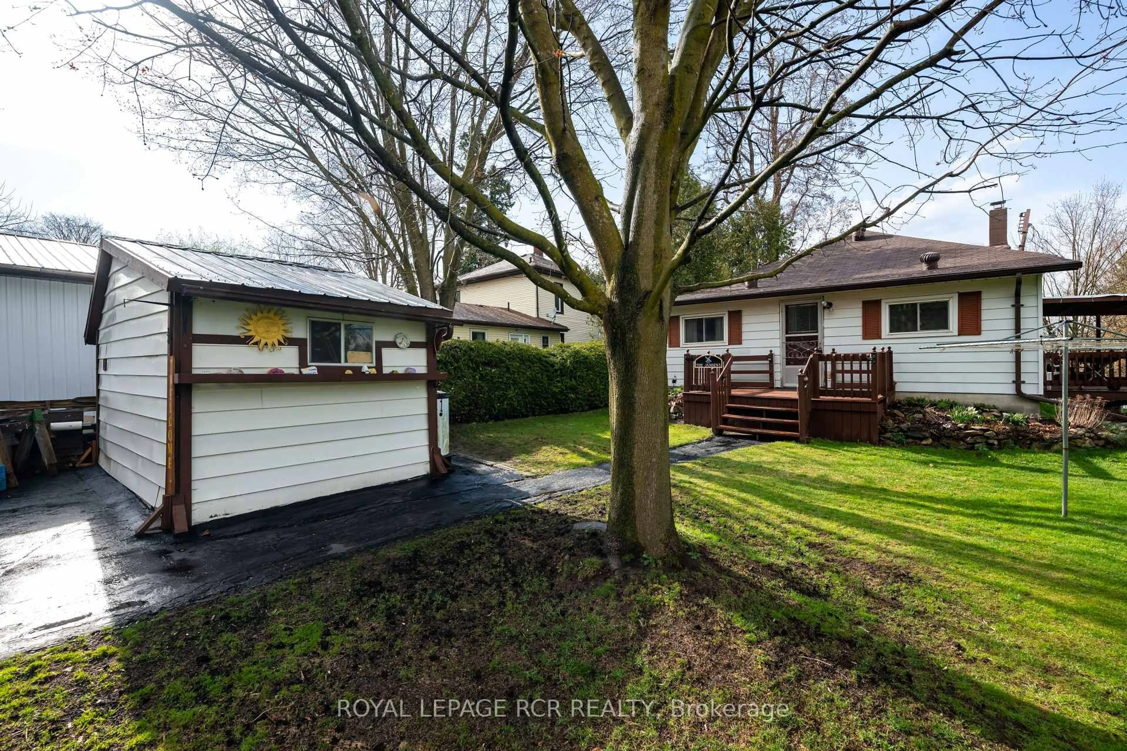 A pic from outside/outdoor area/front of a property/back of a property/a pic from drone, street for 38 Second Ave, Orangeville Ontario L9W 1H6