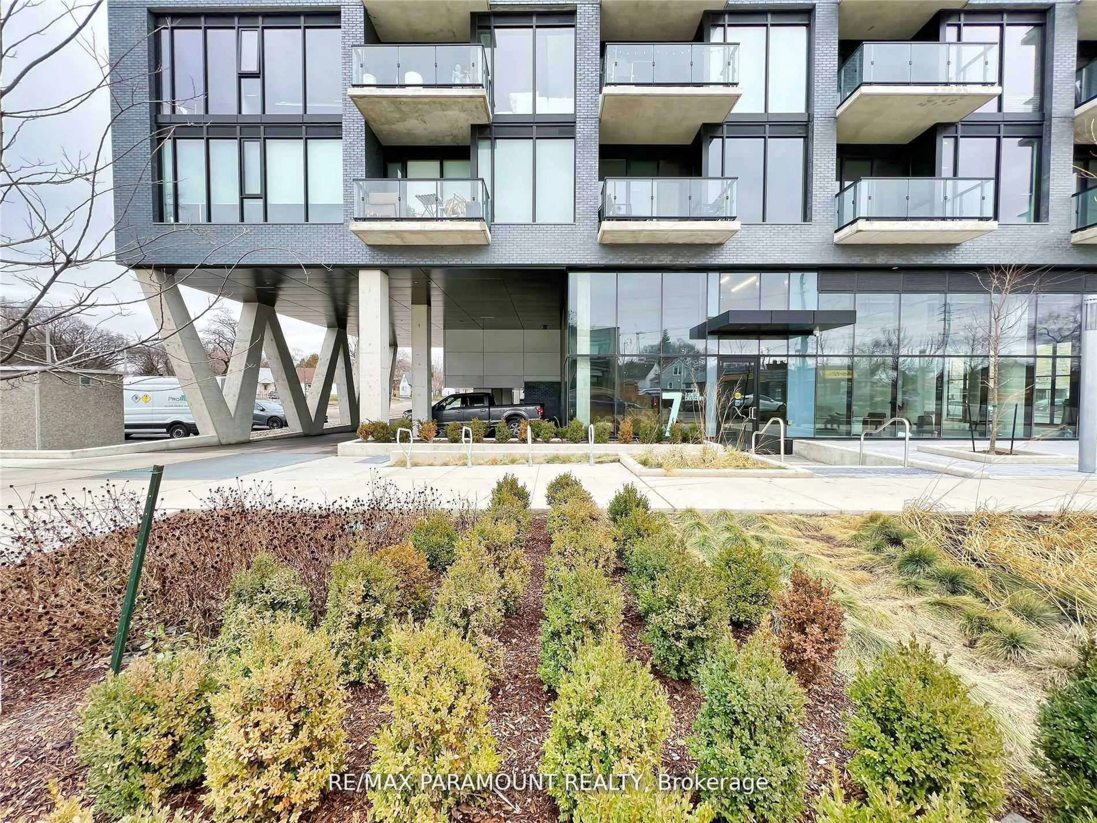 A pic from outside/outdoor area/front of a property/back of a property/a pic from drone, unknown for 7 Smith Cres #601, Toronto Ontario M8Z 0G3