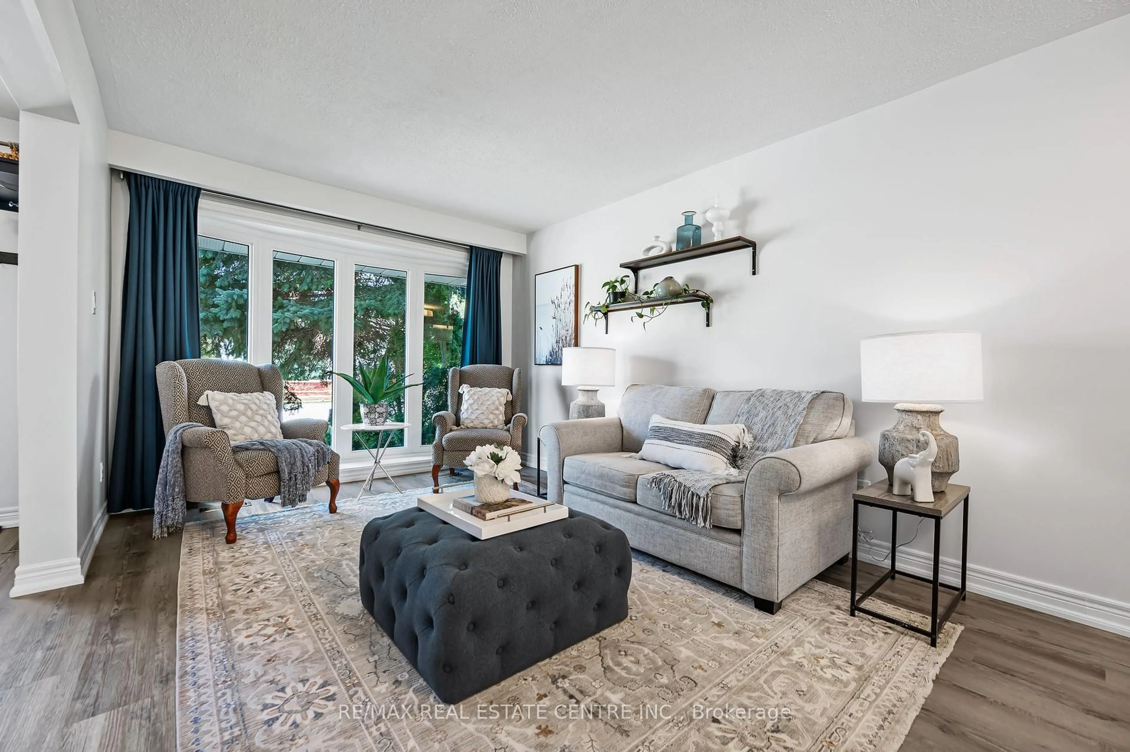 Living room with furniture, unknown for 148 Mccraney St, Oakville Ontario L6H 1H6