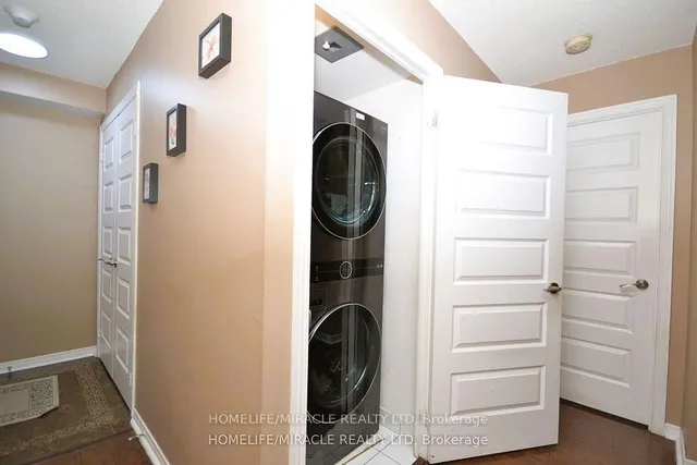 Additional property image - 215 Queen St Unit 709