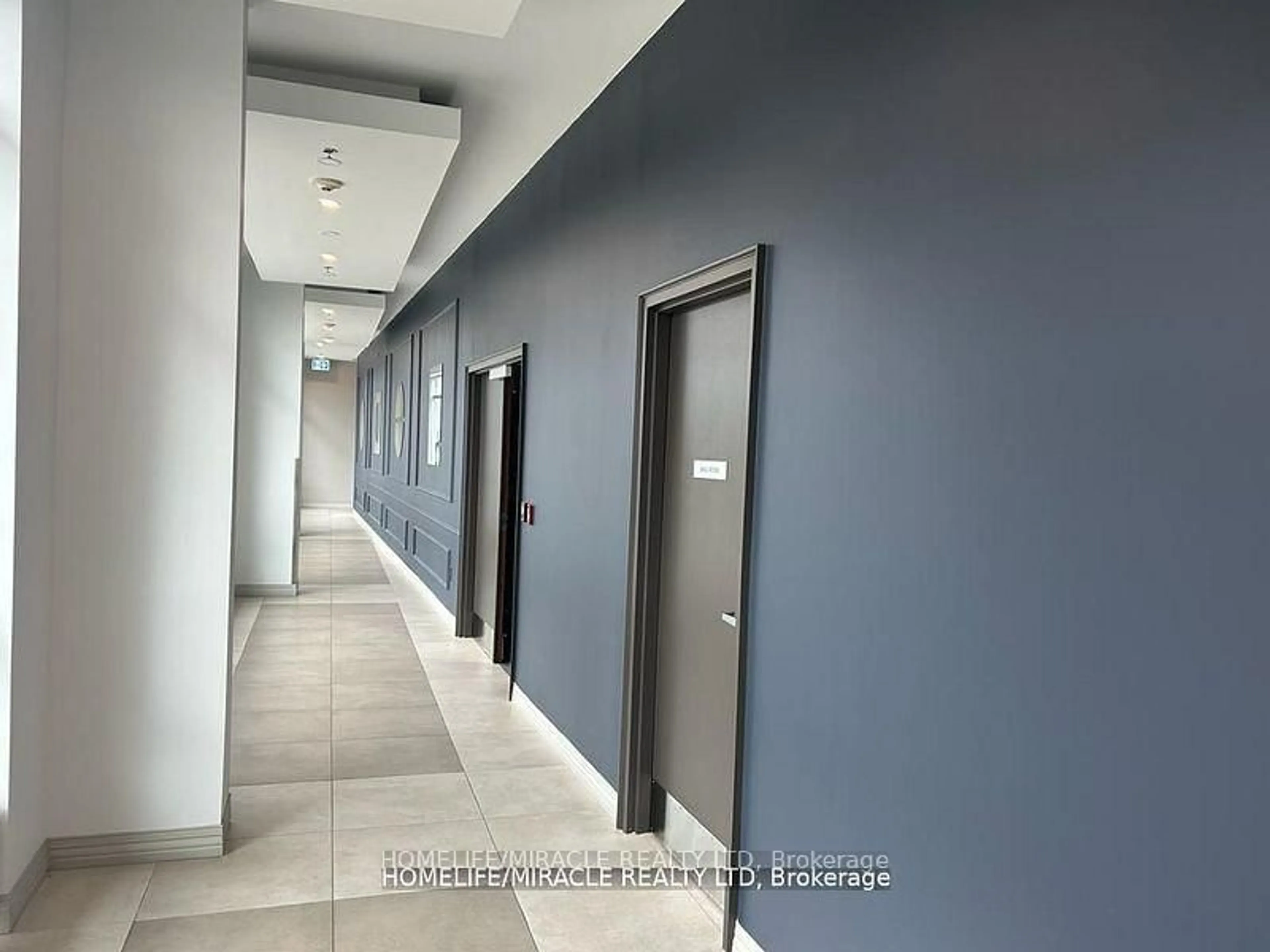 Indoor foyer for 215 Queen St #709, Brampton Ontario L7A 0C4