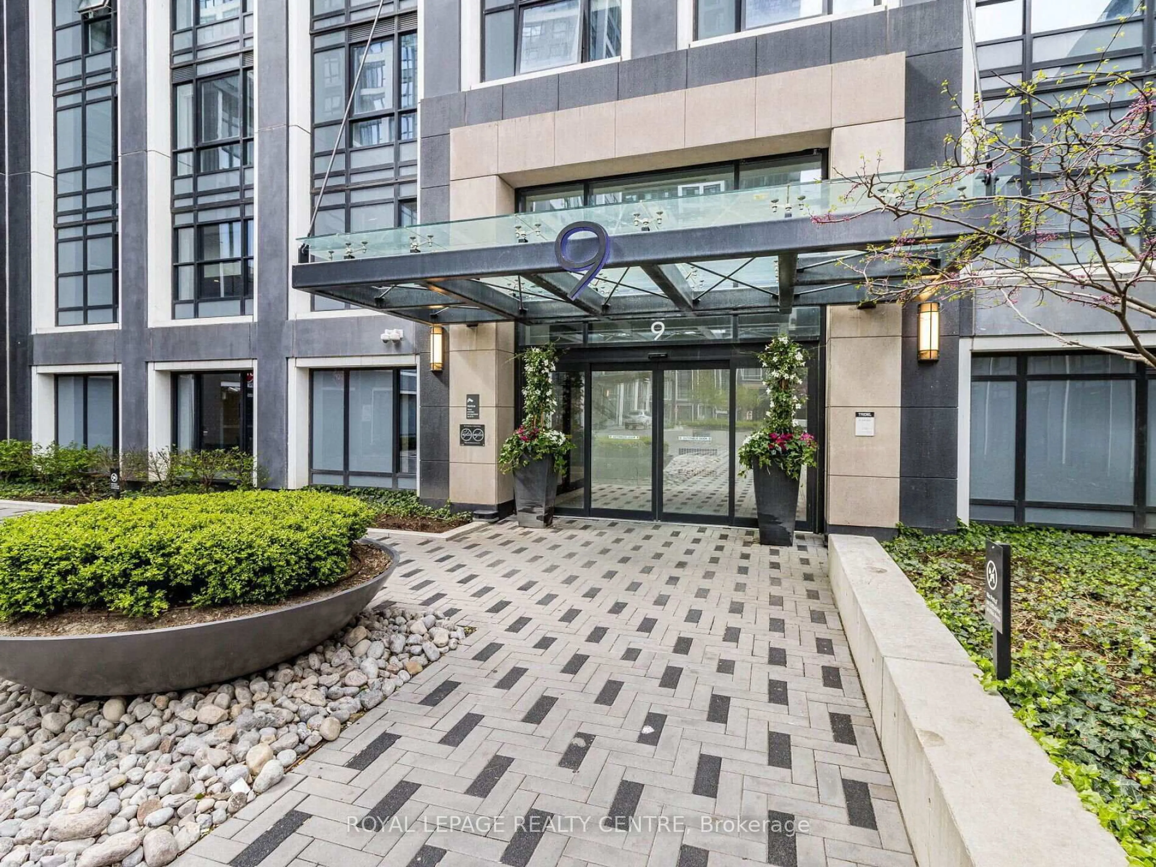 Indoor foyer for 9 Mabelle Ave #PH25, Toronto Ontario M9A 0E1