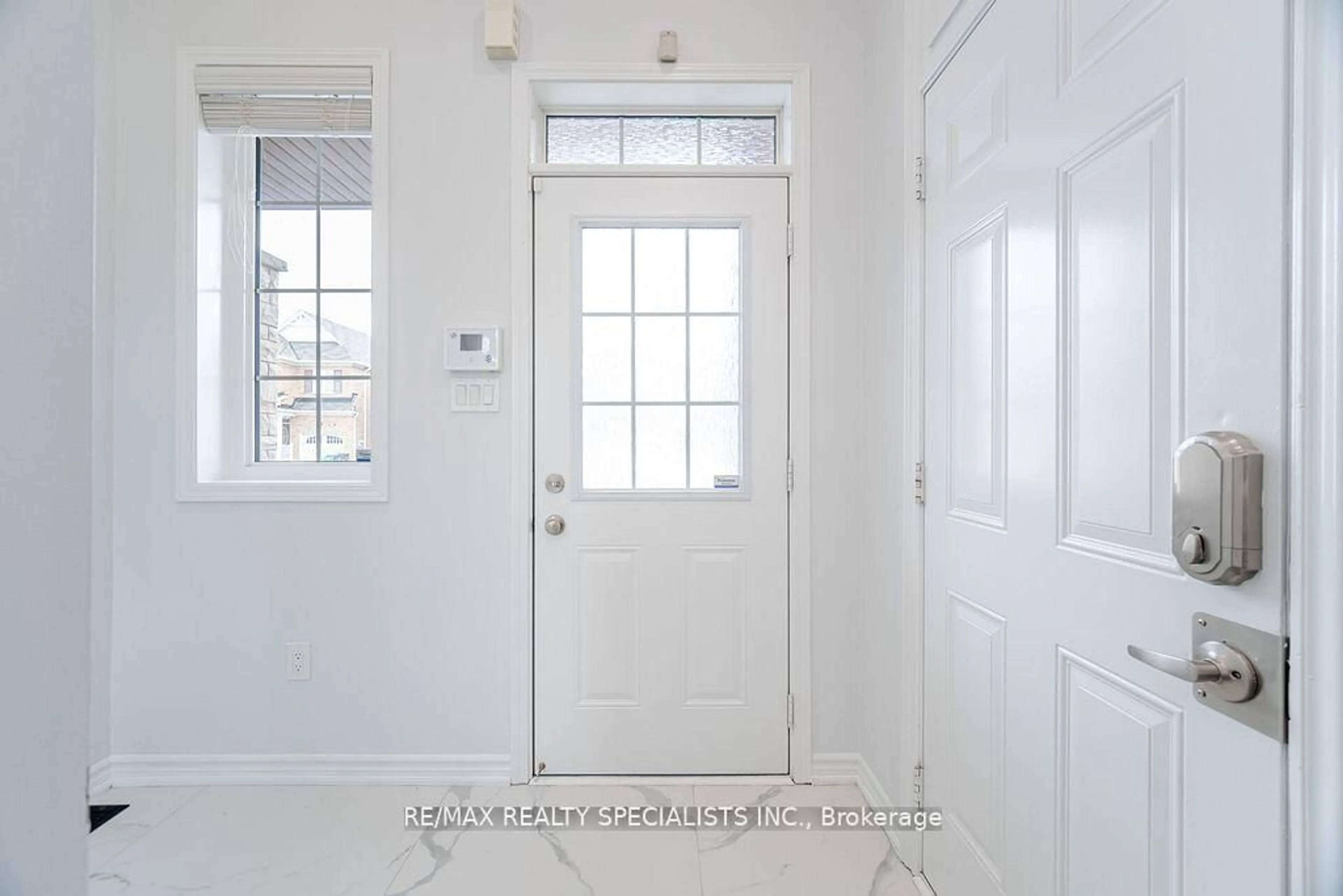 Indoor entryway for 31 Enford Cres, Brampton Ontario L7A 4C8