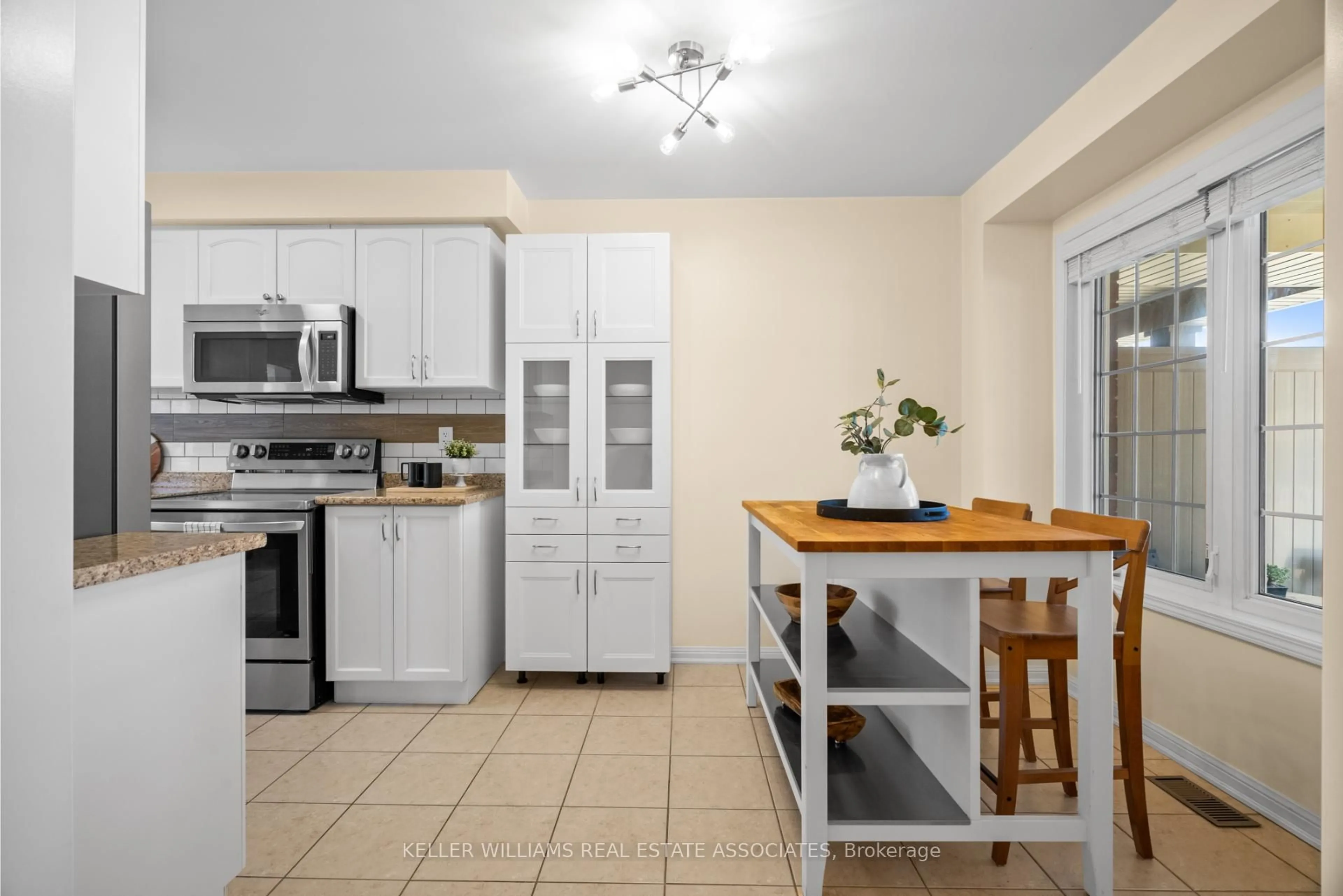 Standard kitchen, ceramic/tile floor for 269 Mortimer Cres, Milton Ontario L9T 8N6