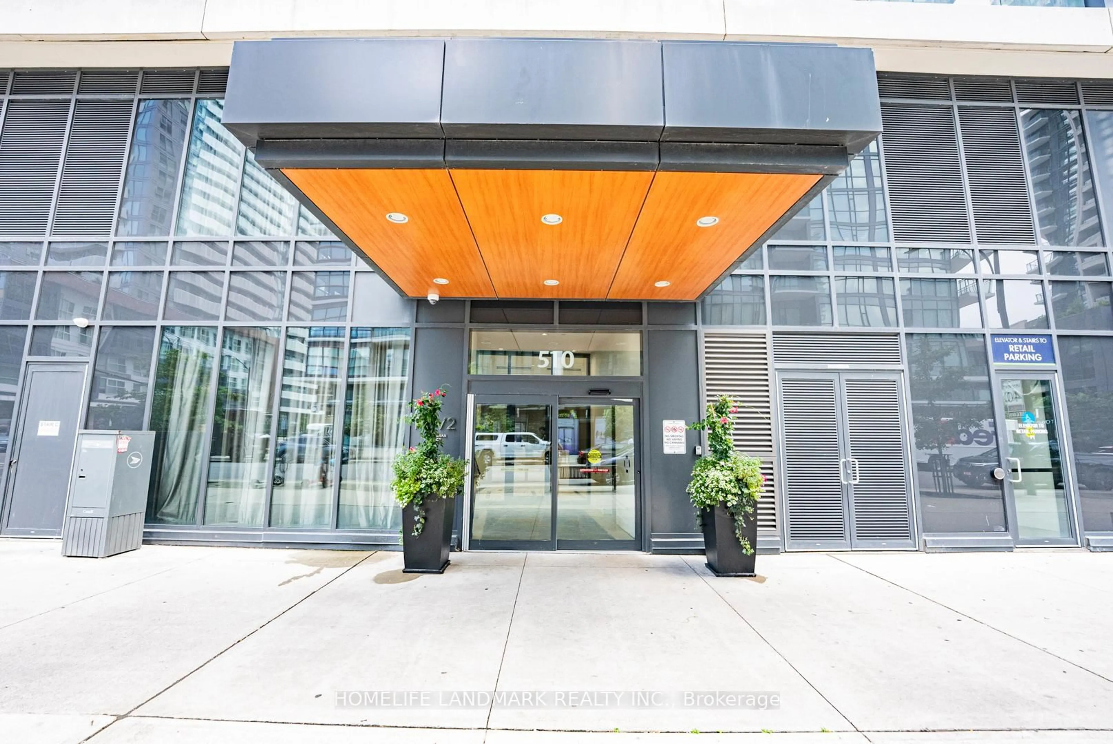 Indoor foyer for 510 Curran Pl #3805, Mississauga Ontario L5B 0J8