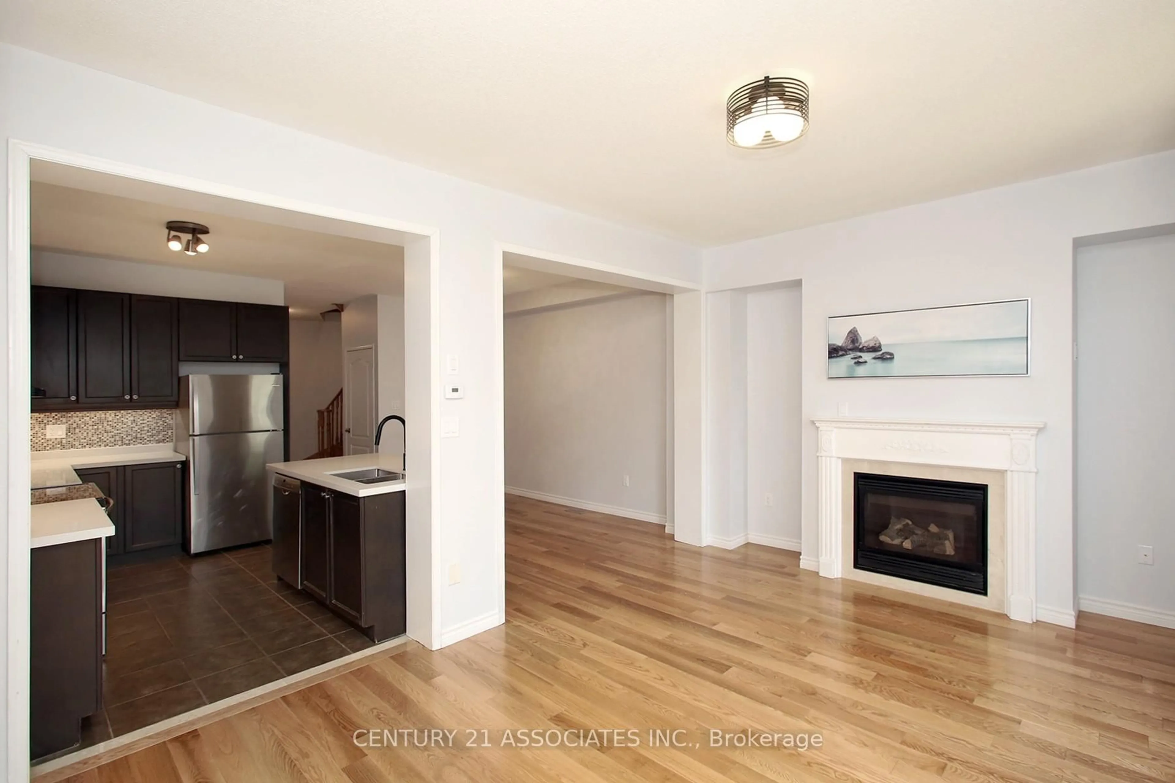 Open concept kitchen, wood/laminate floor for 2350 Stone Glen Cres, Oakville Ontario L6M 0C7