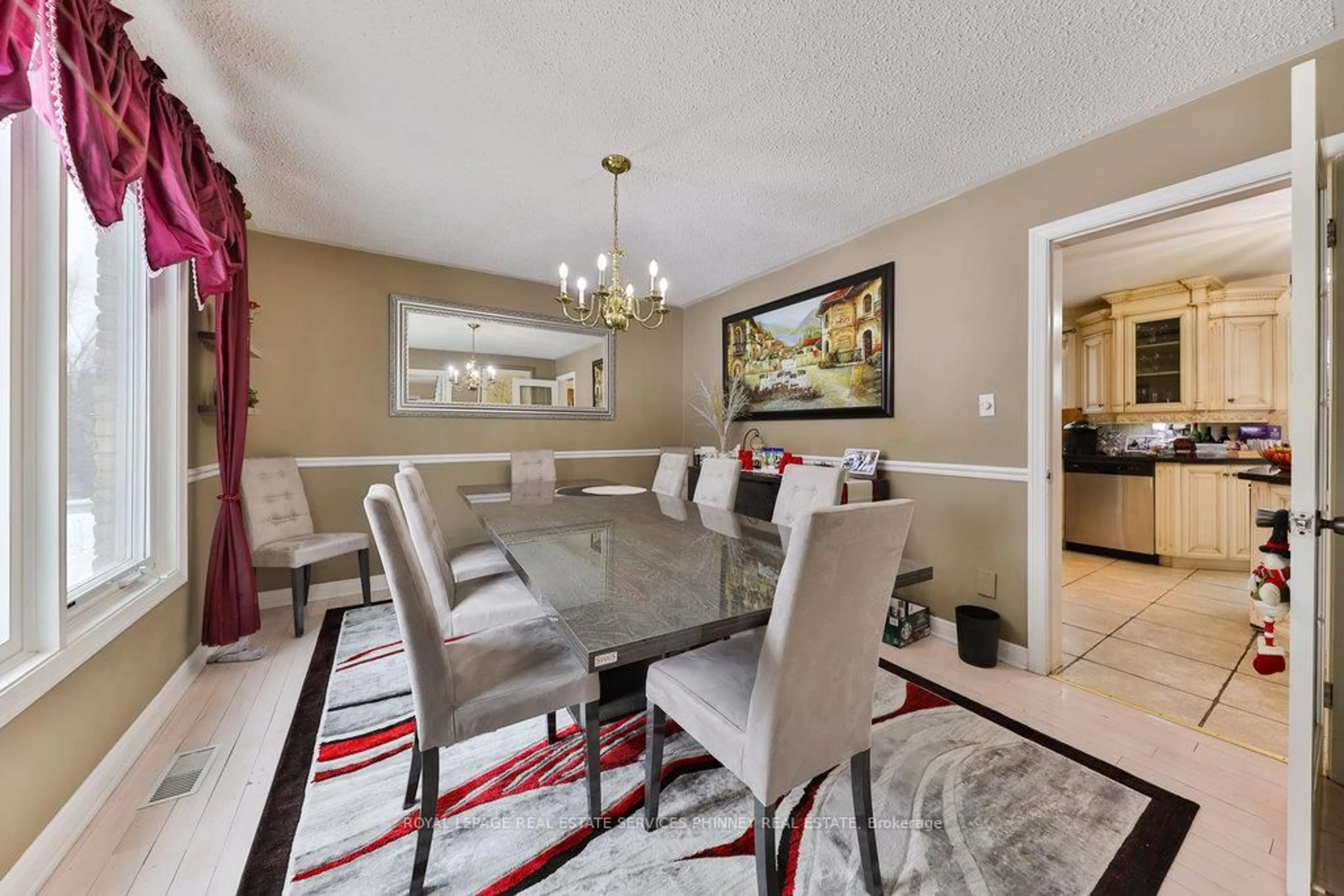 Dining room, unknown for 1587 Stavebank Rd, Mississauga Ontario L5G 2V6