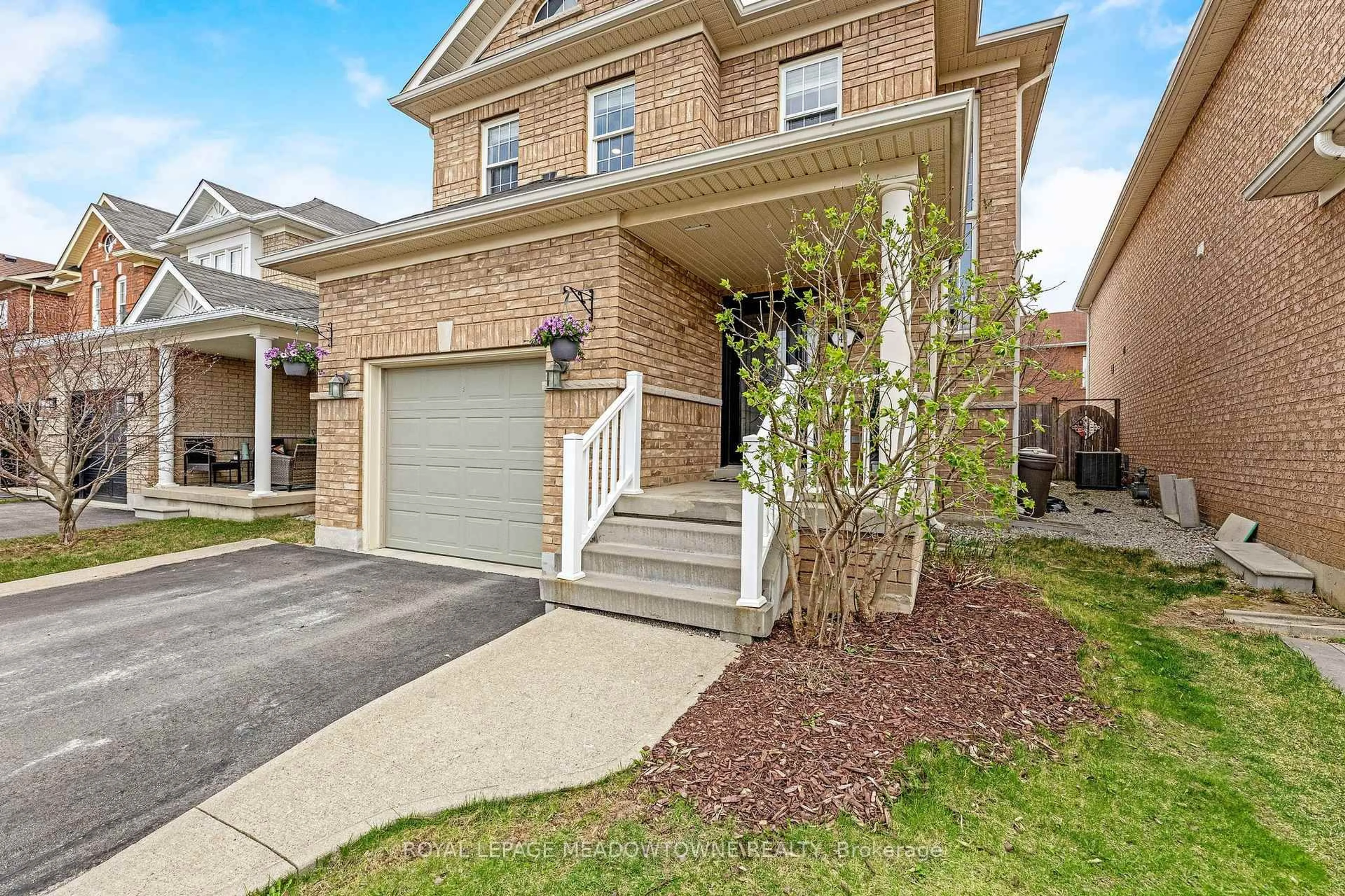 Home with brick exterior material, street for 40 Morningside Dr, Halton Hills Ontario L7G 0B4