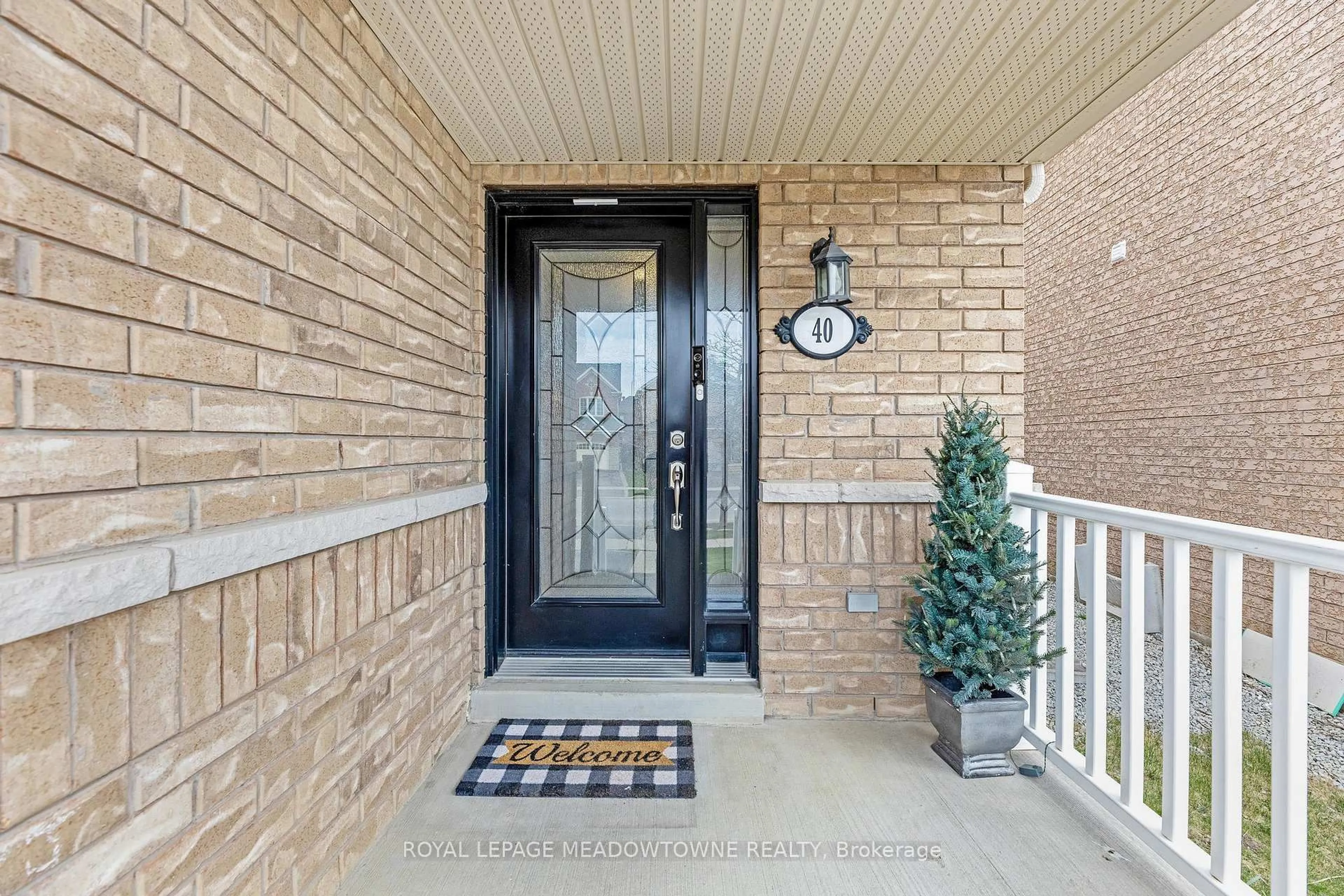 Indoor entryway for 40 Morningside Dr, Halton Hills Ontario L7G 0B4