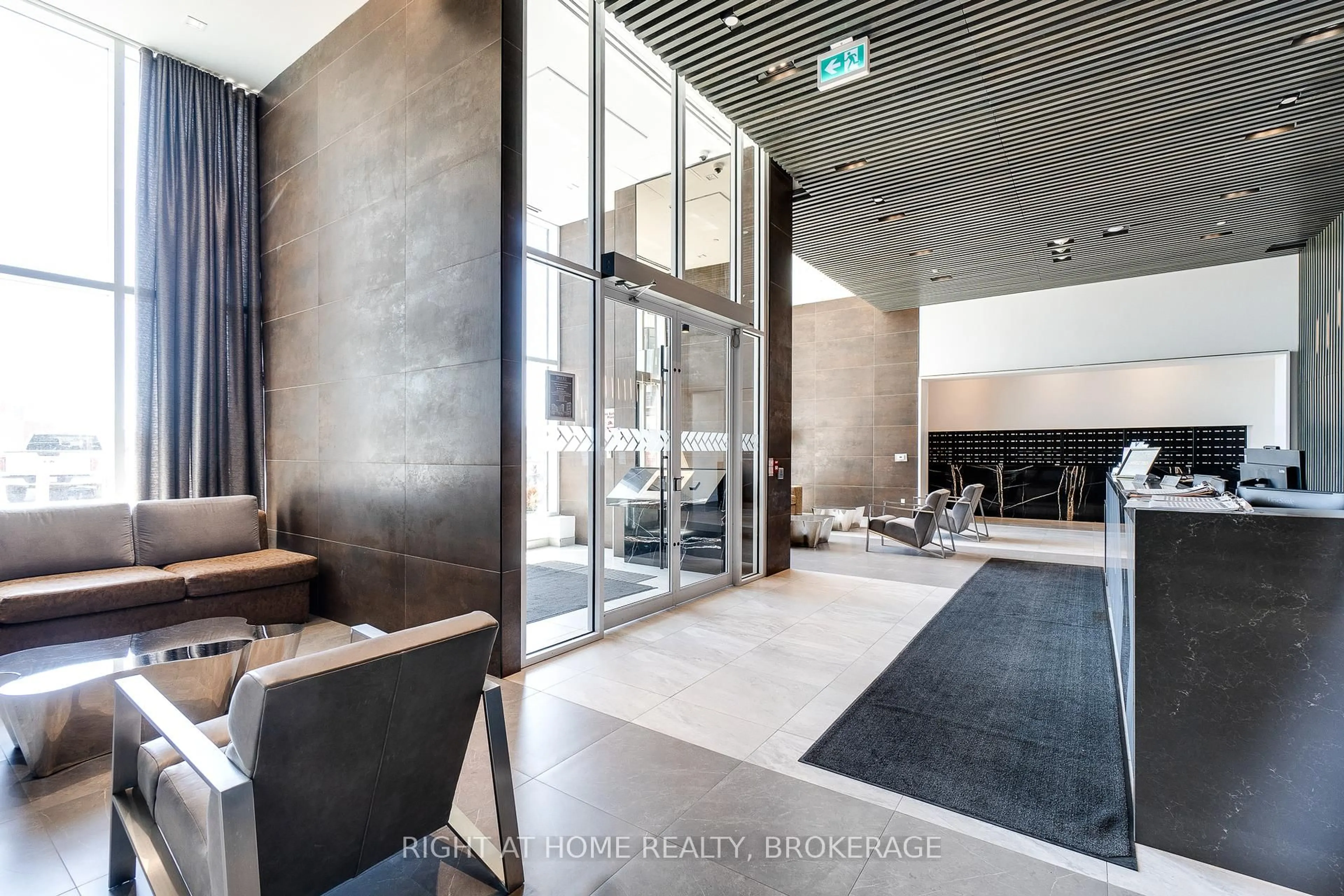 Indoor foyer for 2485 Taunton Rd #433, Oakville Ontario L6H 0G3