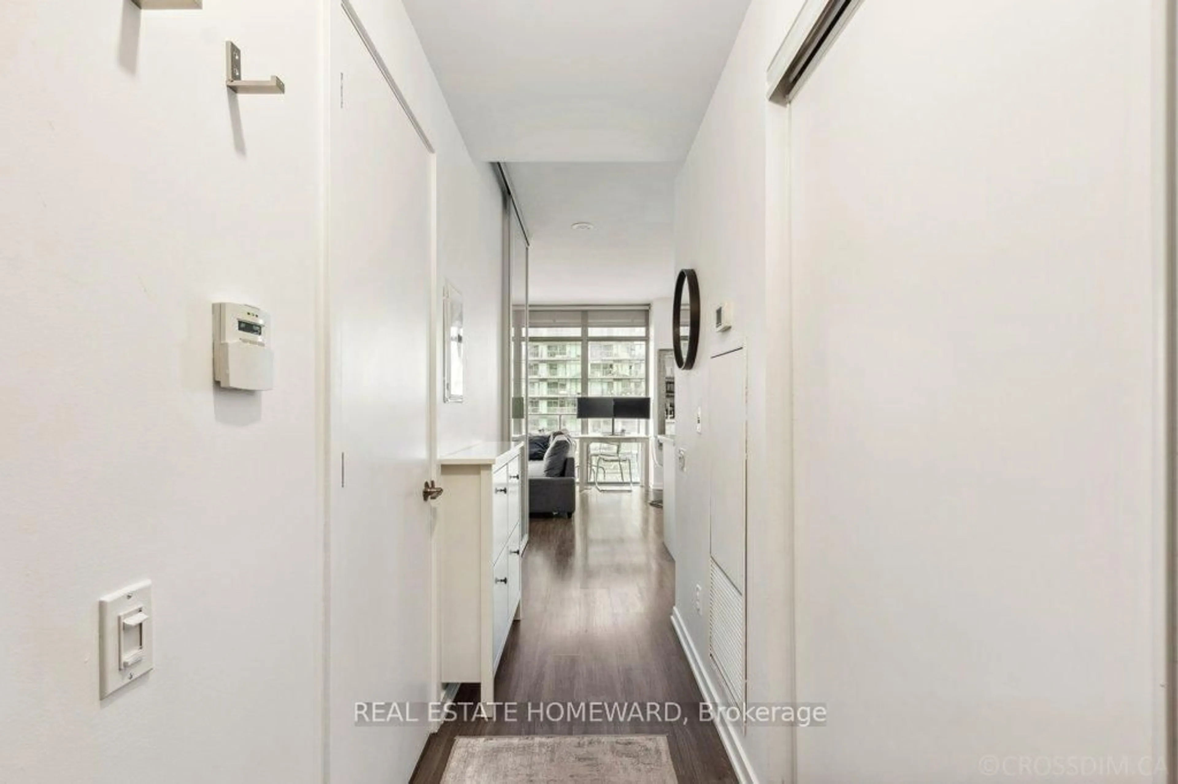 Indoor entryway for 103 The Queensway Ave #1212, Toronto Ontario M6S 5B3