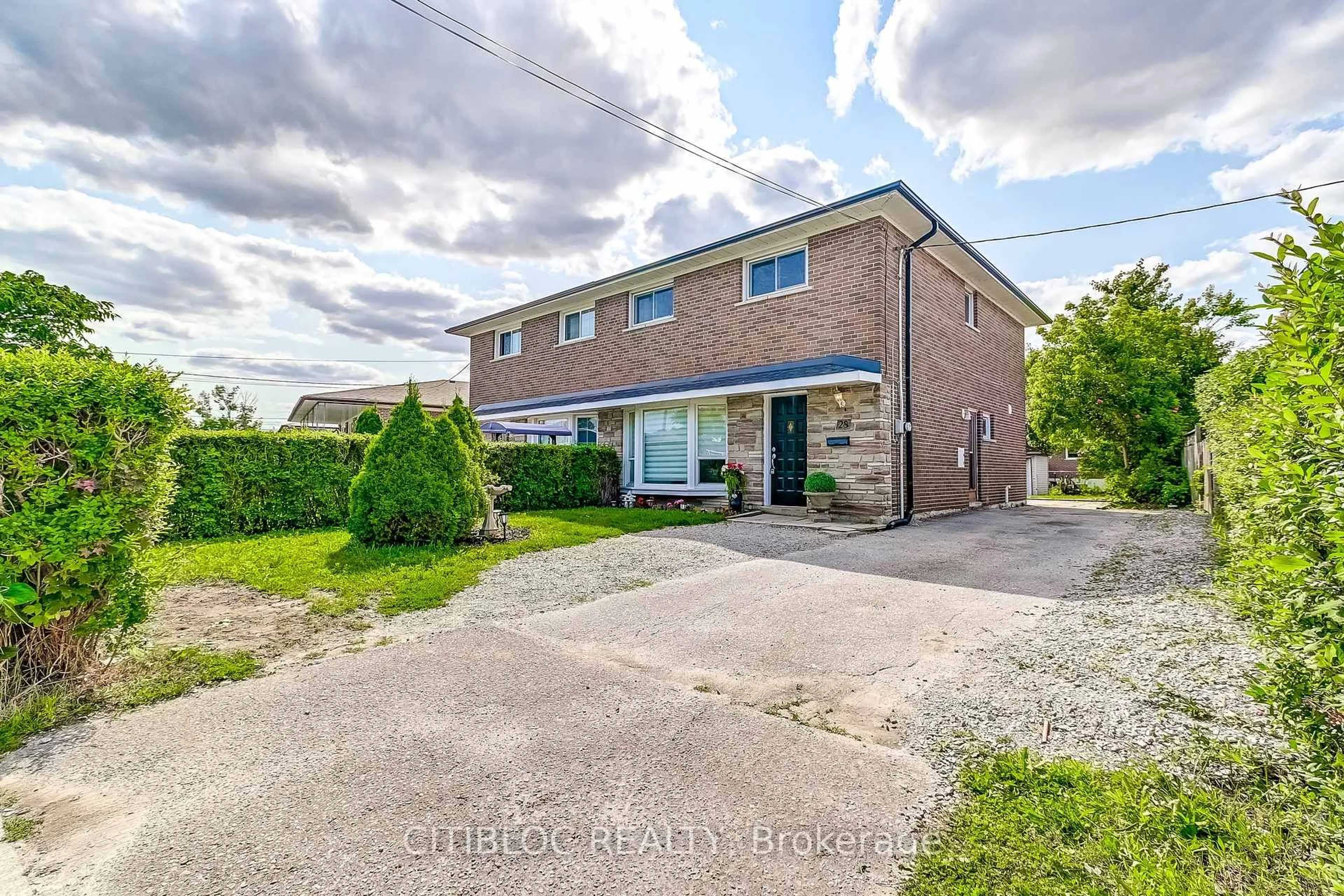 A pic from outside/outdoor area/front of a property/back of a property/a pic from drone, street for 28 Navenby Cres, Toronto Ontario M9L 1B2