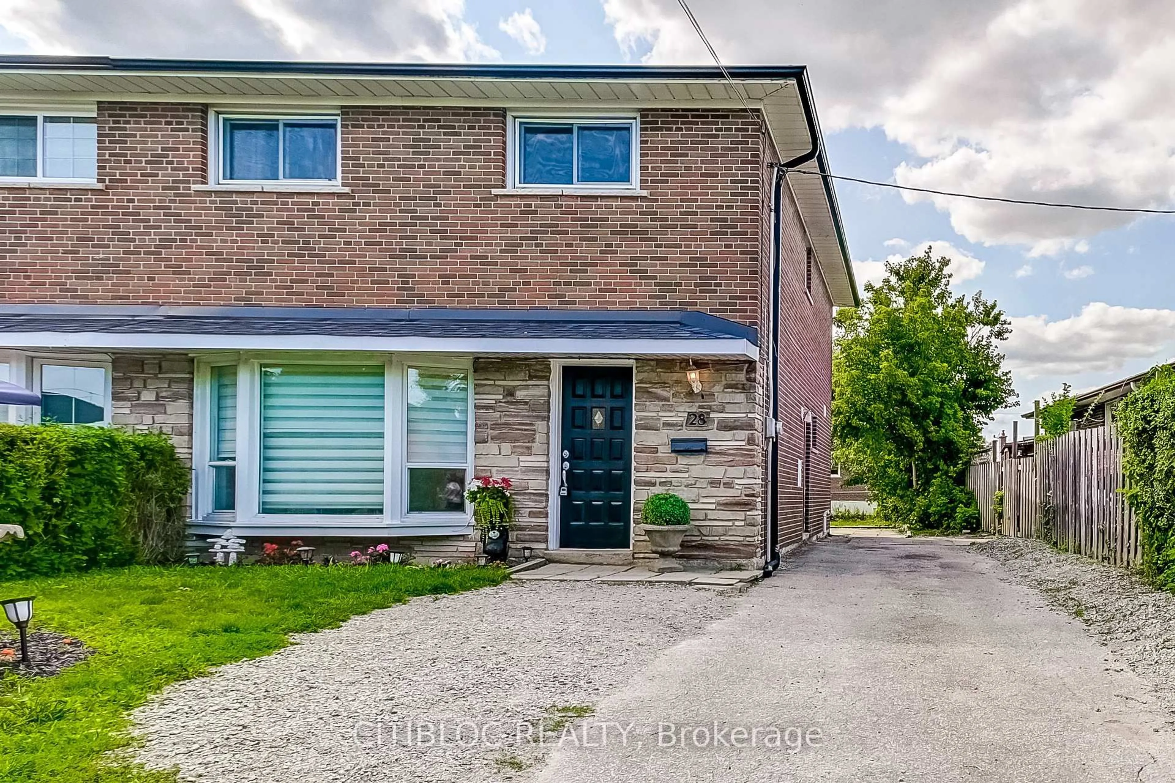 A pic from outside/outdoor area/front of a property/back of a property/a pic from drone, street for 28 Navenby Cres, Toronto Ontario M9L 1B2
