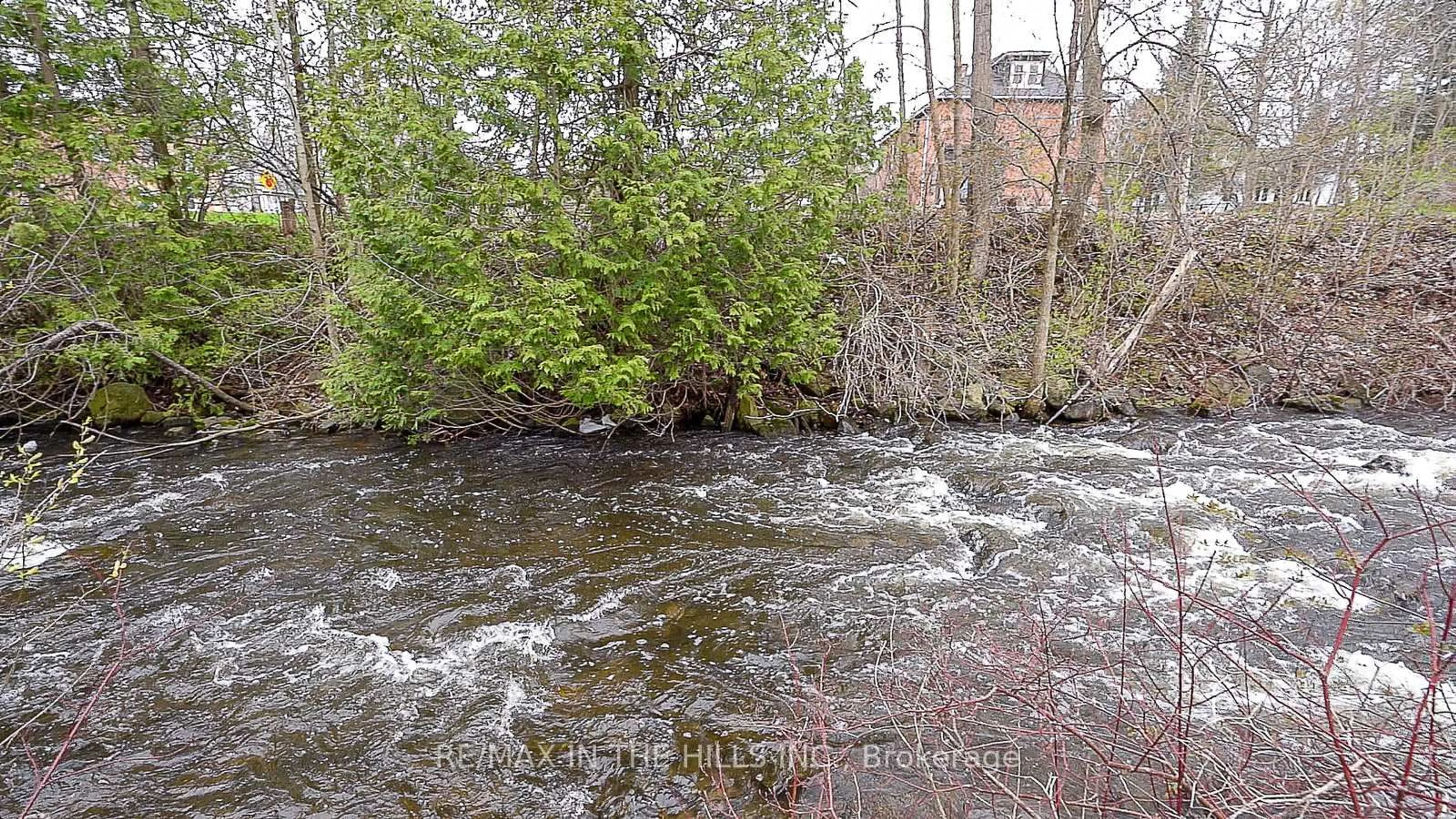 Blurry image for 1532 Queen St, Caledon Ontario L7K 0C2
