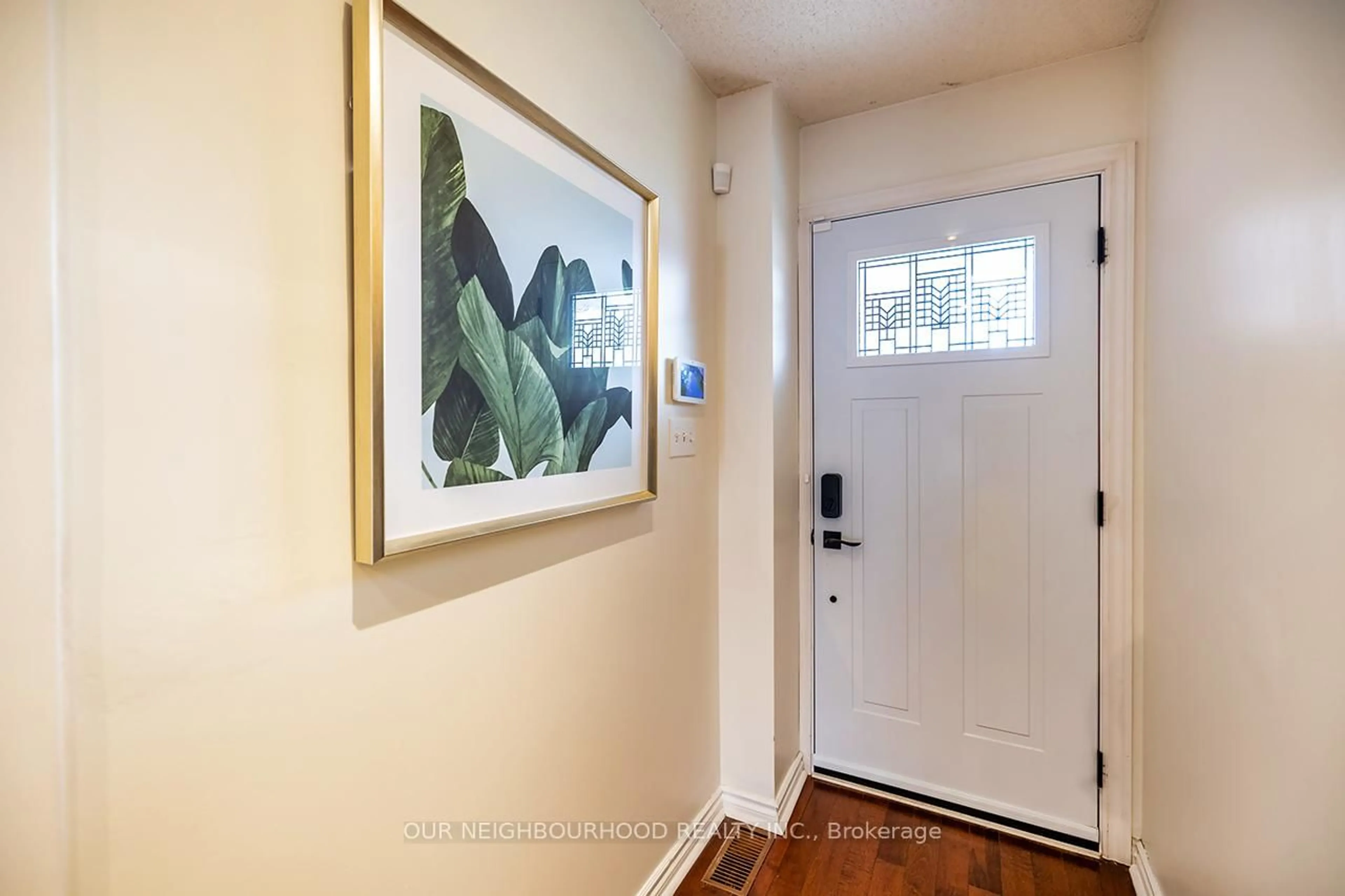 Indoor entryway for 87 Flamingo Cres, Brampton Ontario L6T 2G6