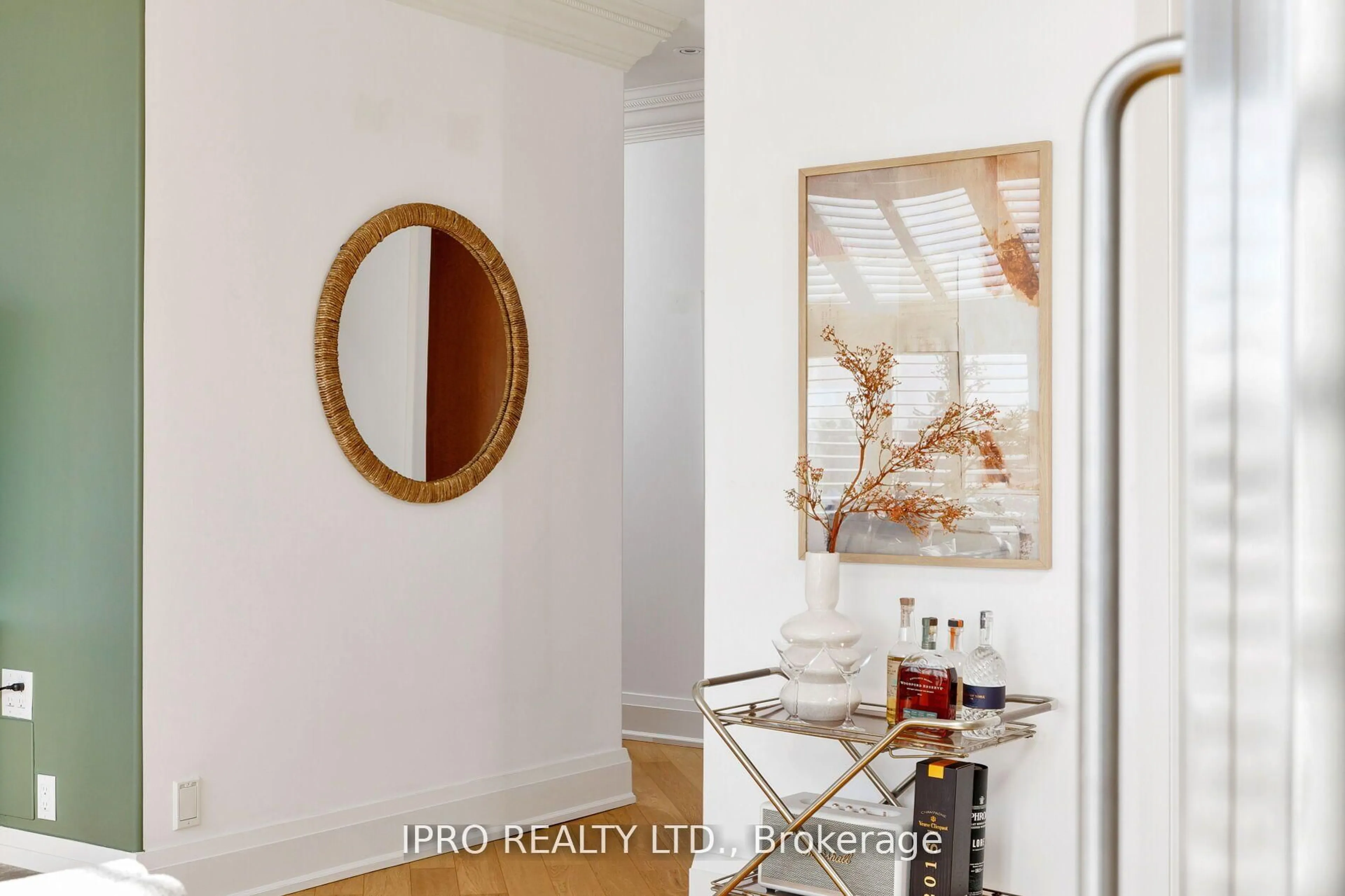 Indoor entryway for 935 Royal York Rd #PH 604, Toronto Ontario M8Y 4H1