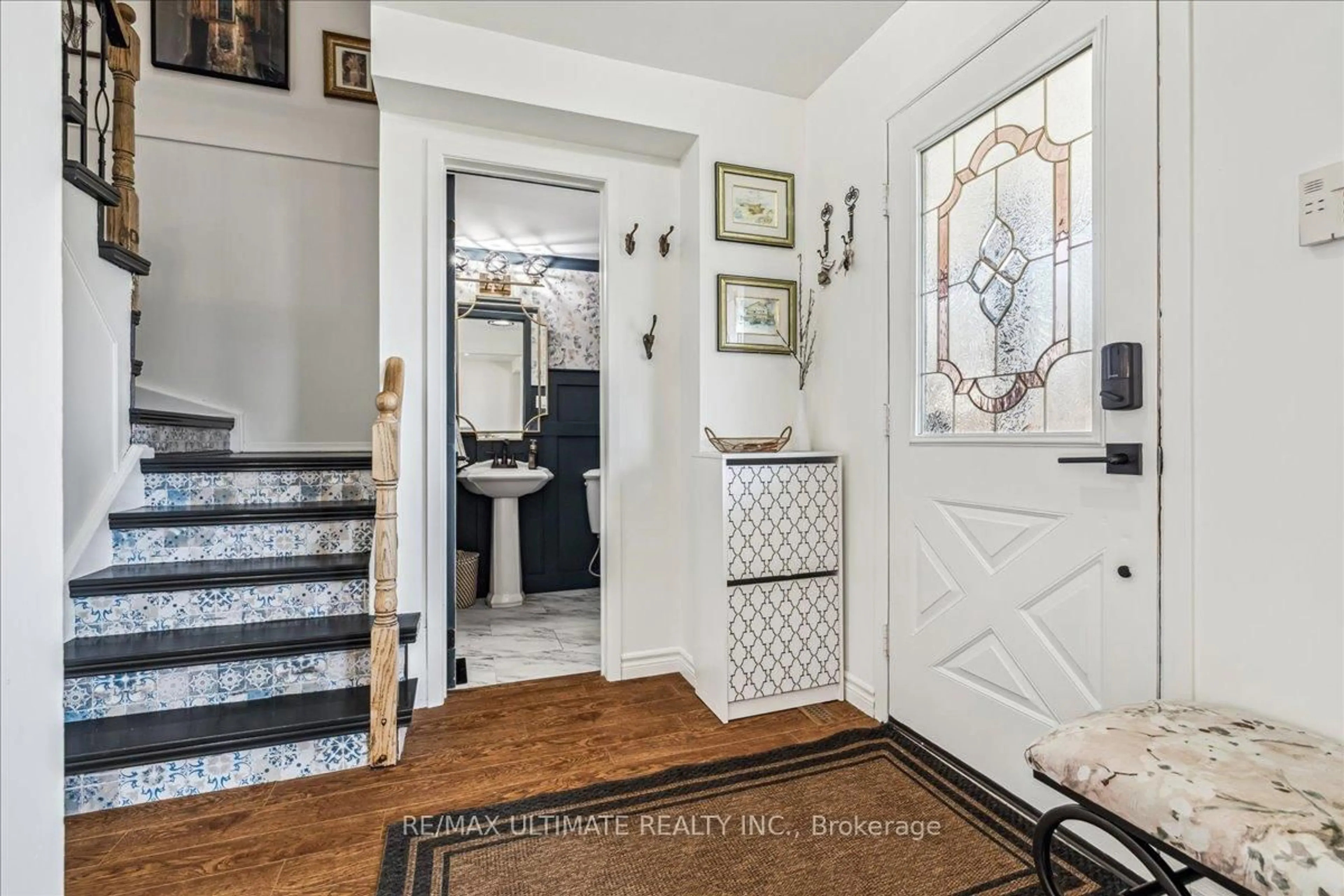 Indoor entryway for 3193 Greenbough Cres, Burlington Ontario L7M 3A9