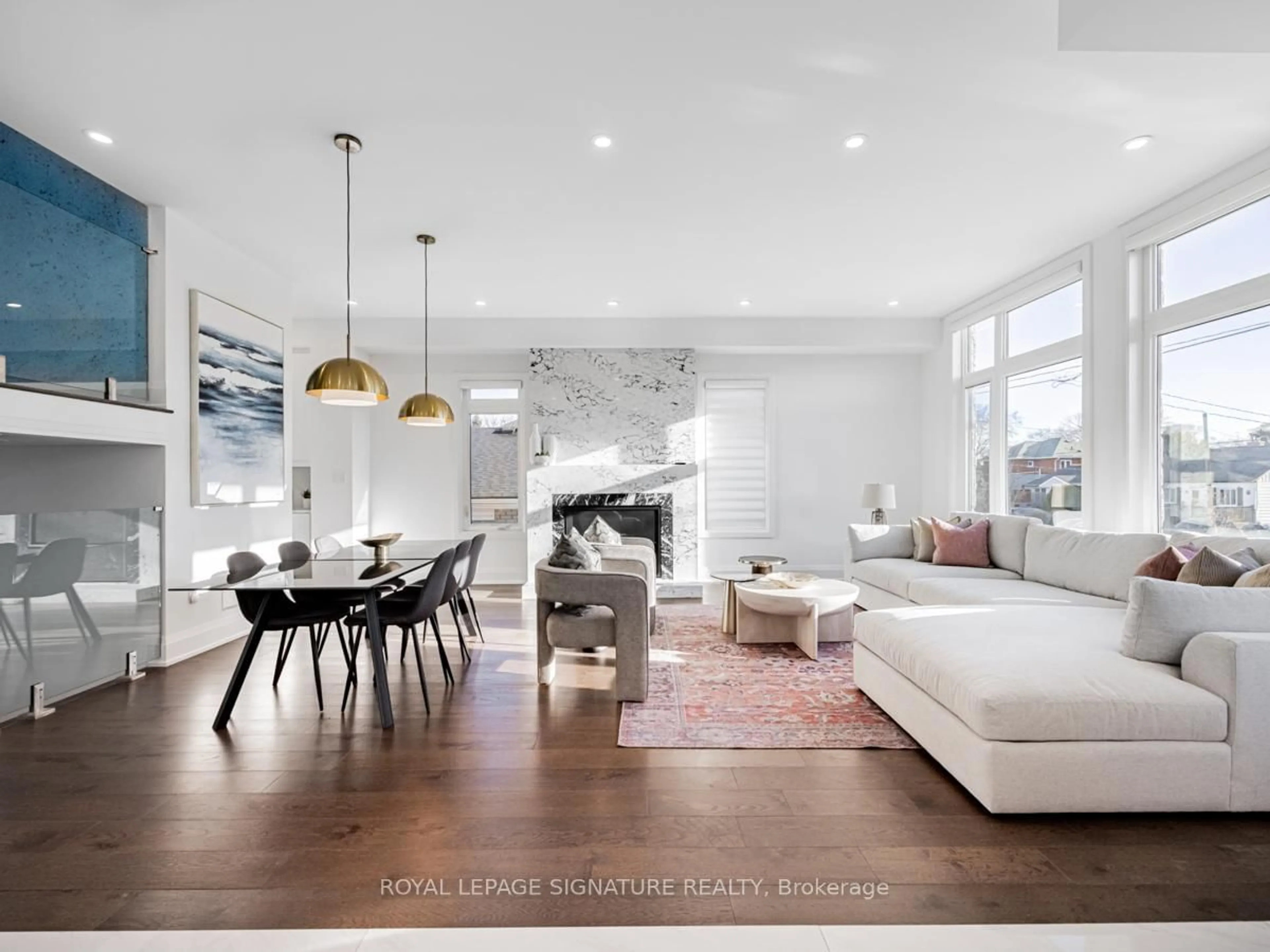 Living room with furniture, unknown for 895 Ninth St, Mississauga Ontario L5E 1S1