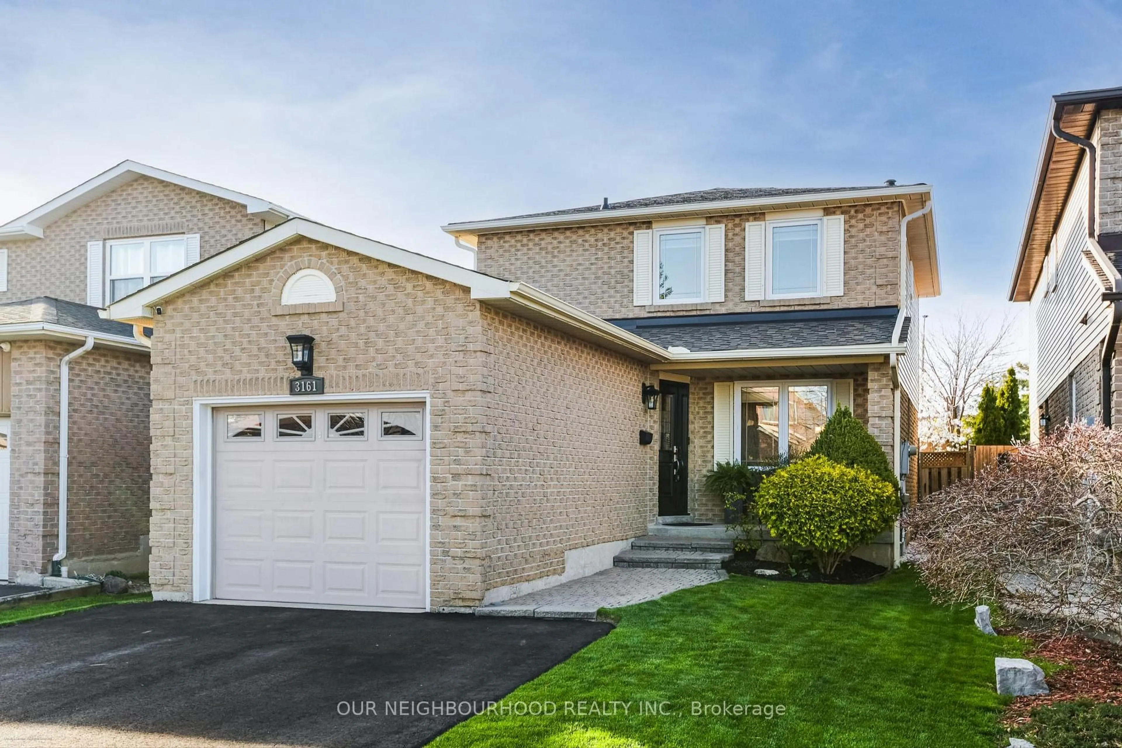 Home with brick exterior material, street for 3161 Osbourne Rd, Mississauga Ontario L5L 4A3