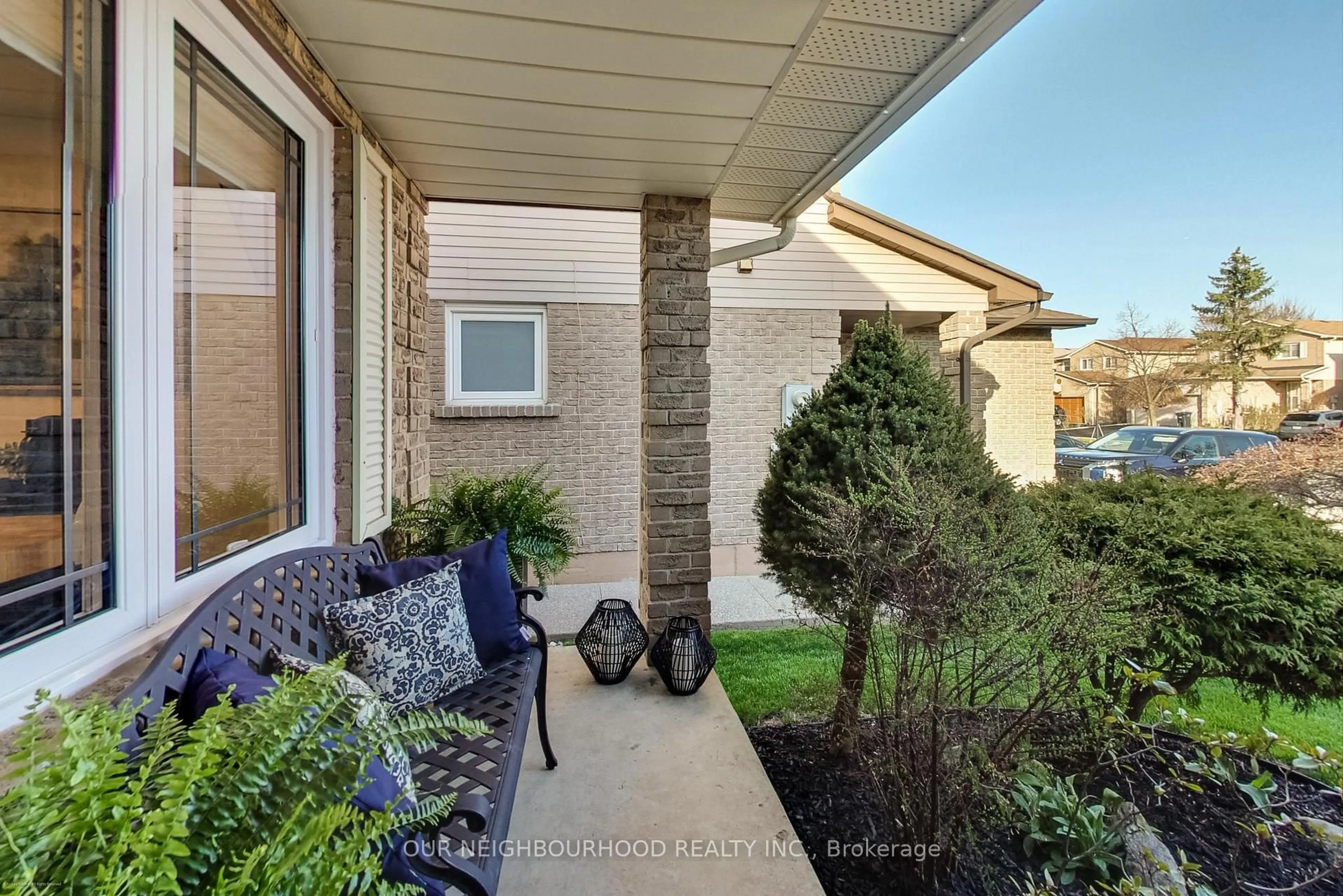 Patio, street for 3161 Osbourne Rd, Mississauga Ontario L5L 4A3