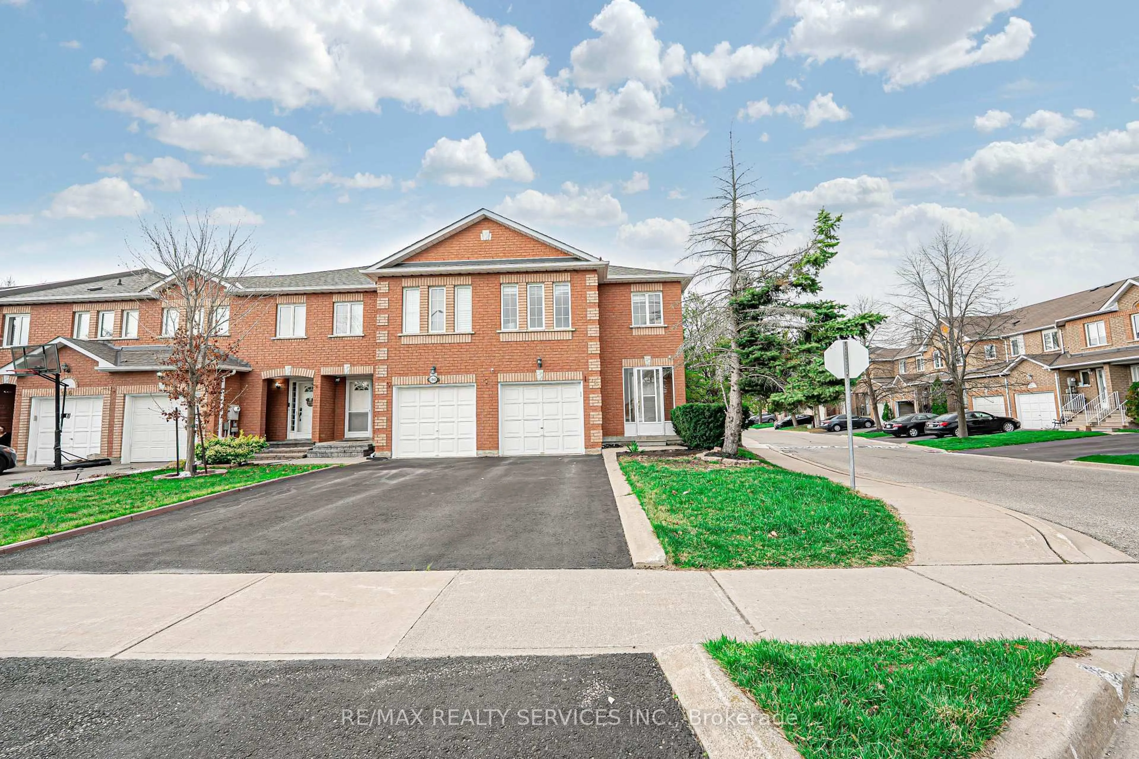 Home with brick exterior material, street for 192 Cresthaven Rd #19, Brampton Ontario L7A 1J5