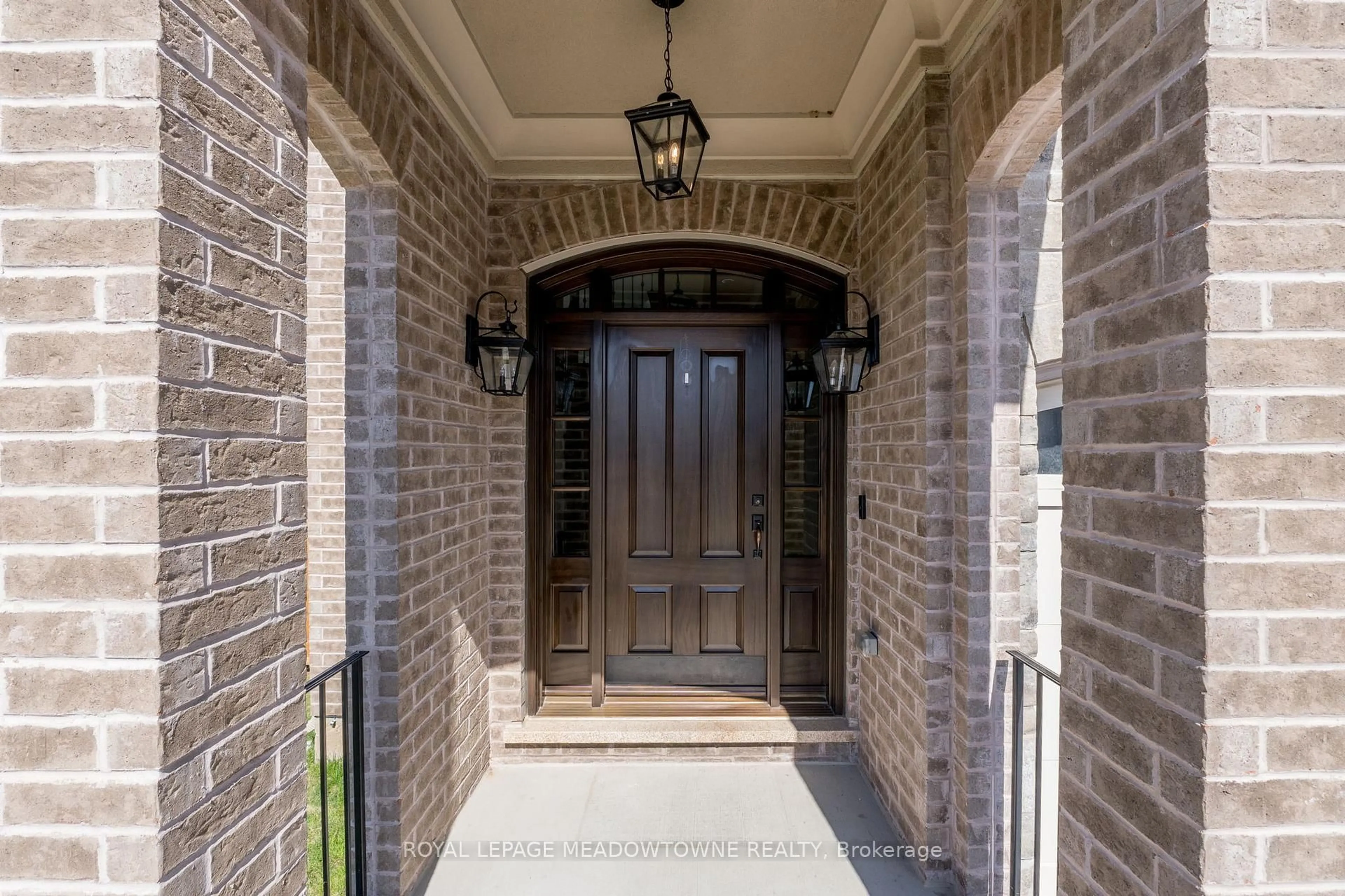 Indoor entryway for 67 West Branch Dr, Halton Hills Ontario L7G 0J7