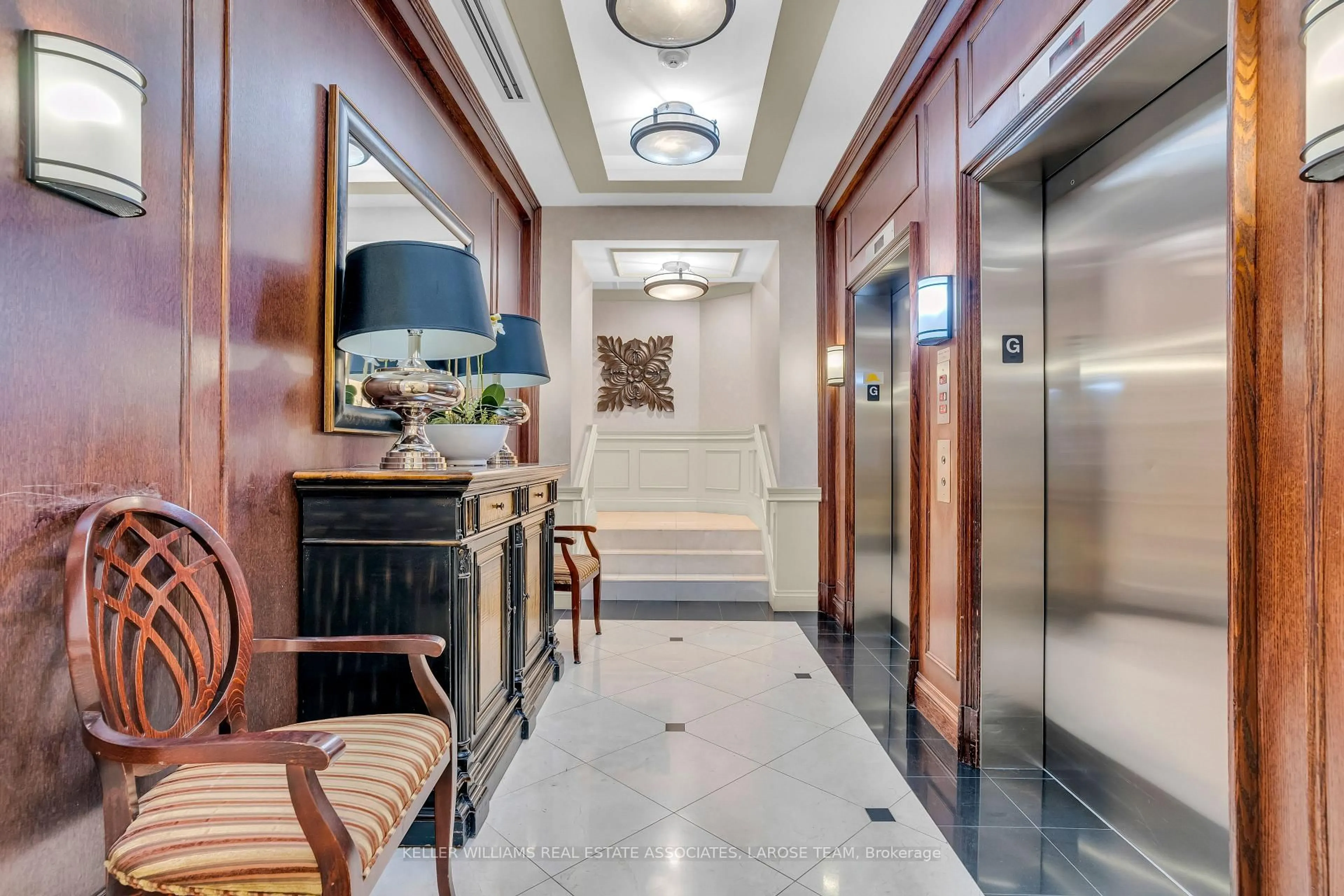 Indoor foyer for 3 Marine Parade Dr #1707, Toronto Ontario M8V 3Z5