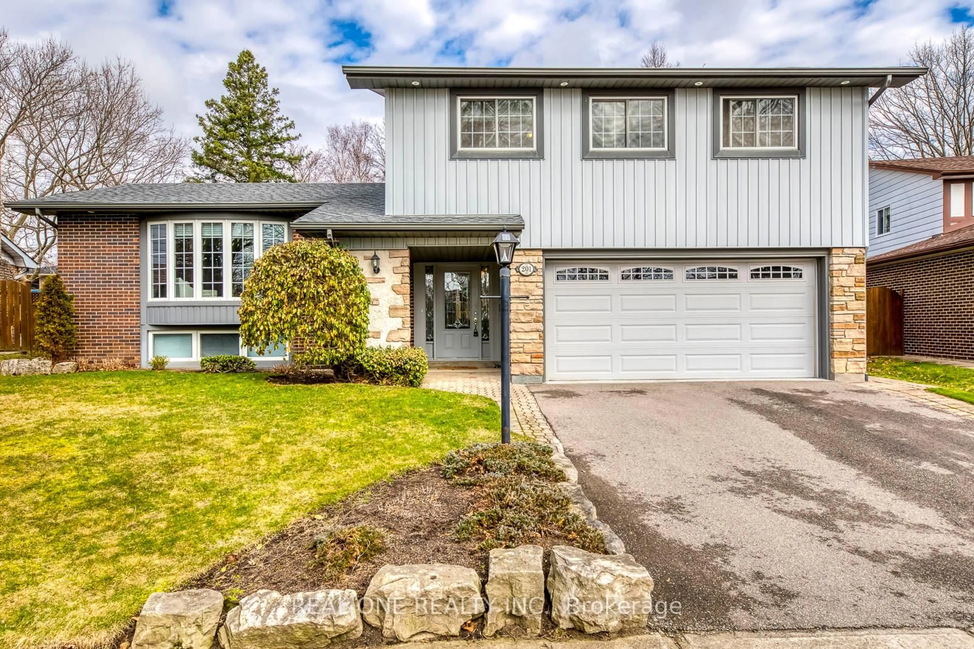 Home with vinyl exterior material, street for 201 Arichat Rd, Oakville Ontario L6J 5N5
