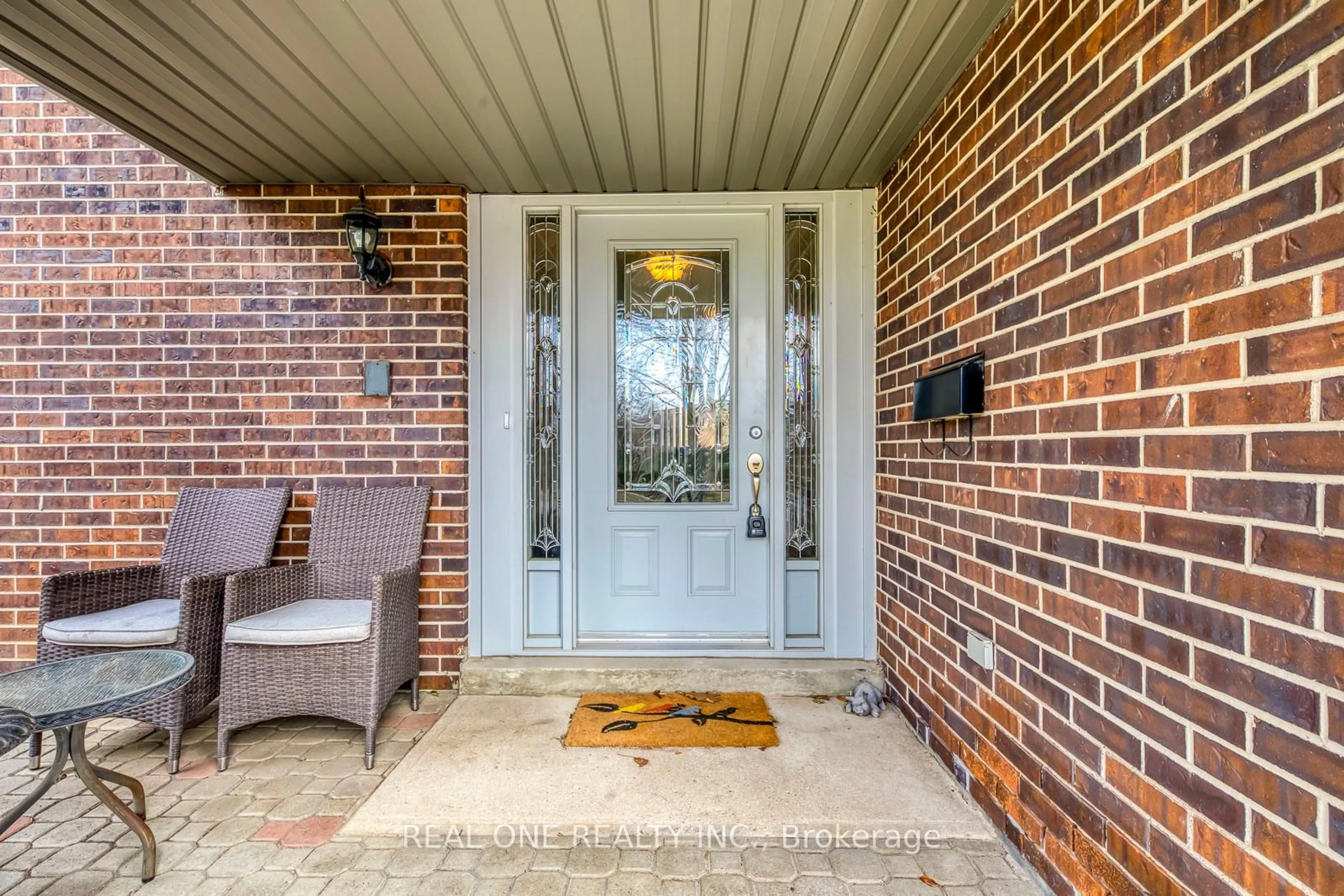 Indoor entryway for 201 Arichat Rd, Oakville Ontario L6J 5N5