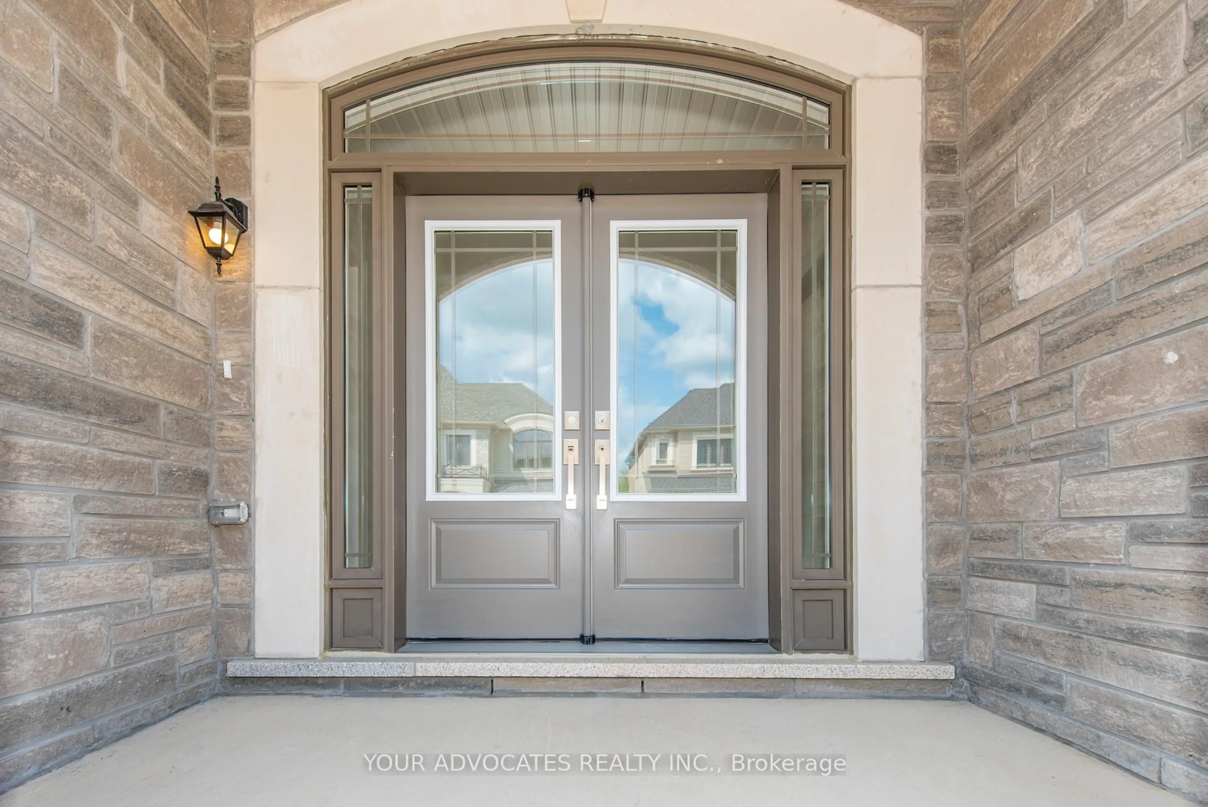 Indoor entryway for 117 James Walker Ave, Caledon Ontario L7C 4N1
