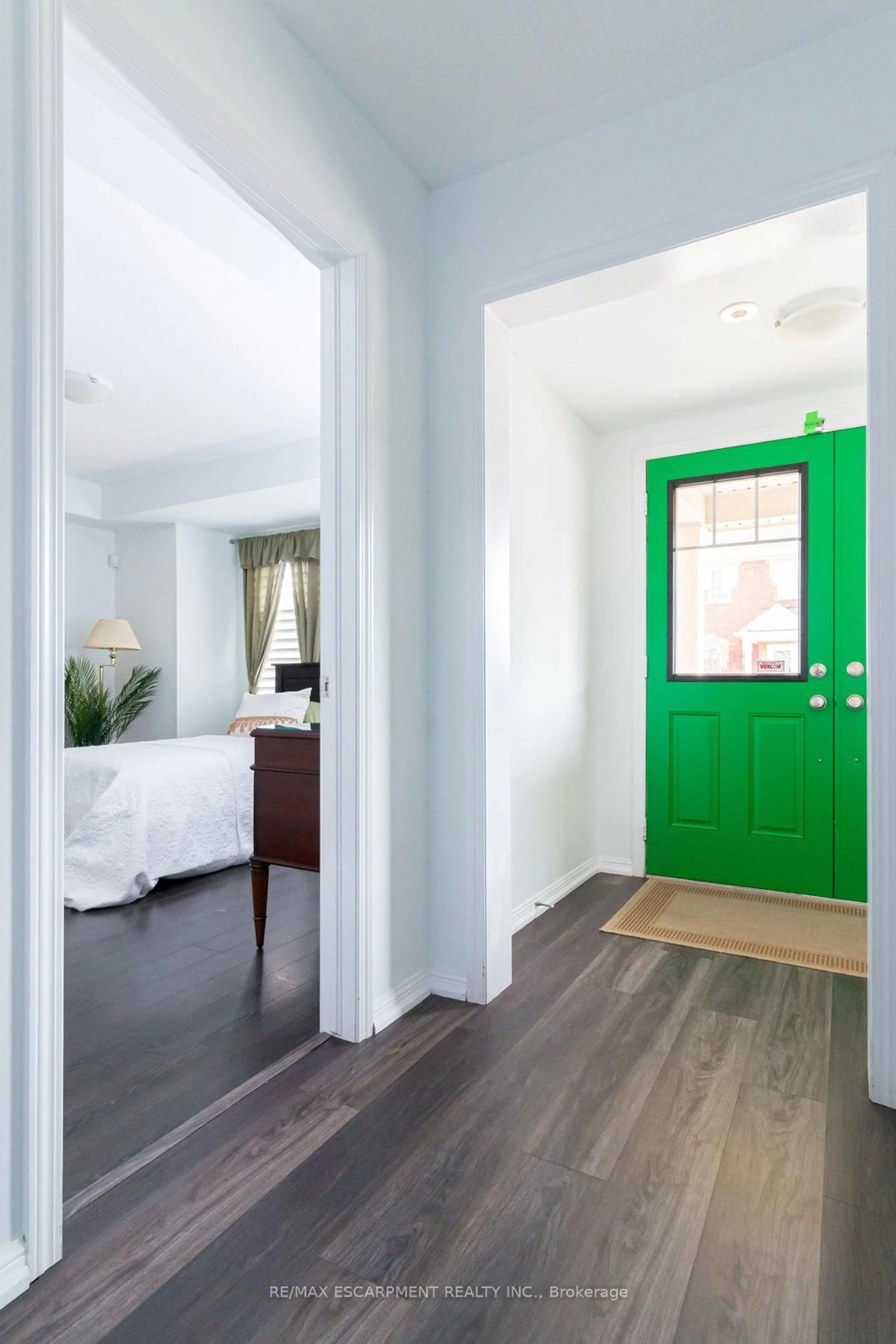 Indoor entryway for 668 Sellers Path, Milton Ontario L9T 0P6