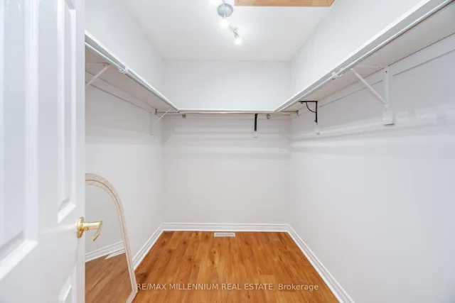 Additional property image - 961 Knotty Pine Grve