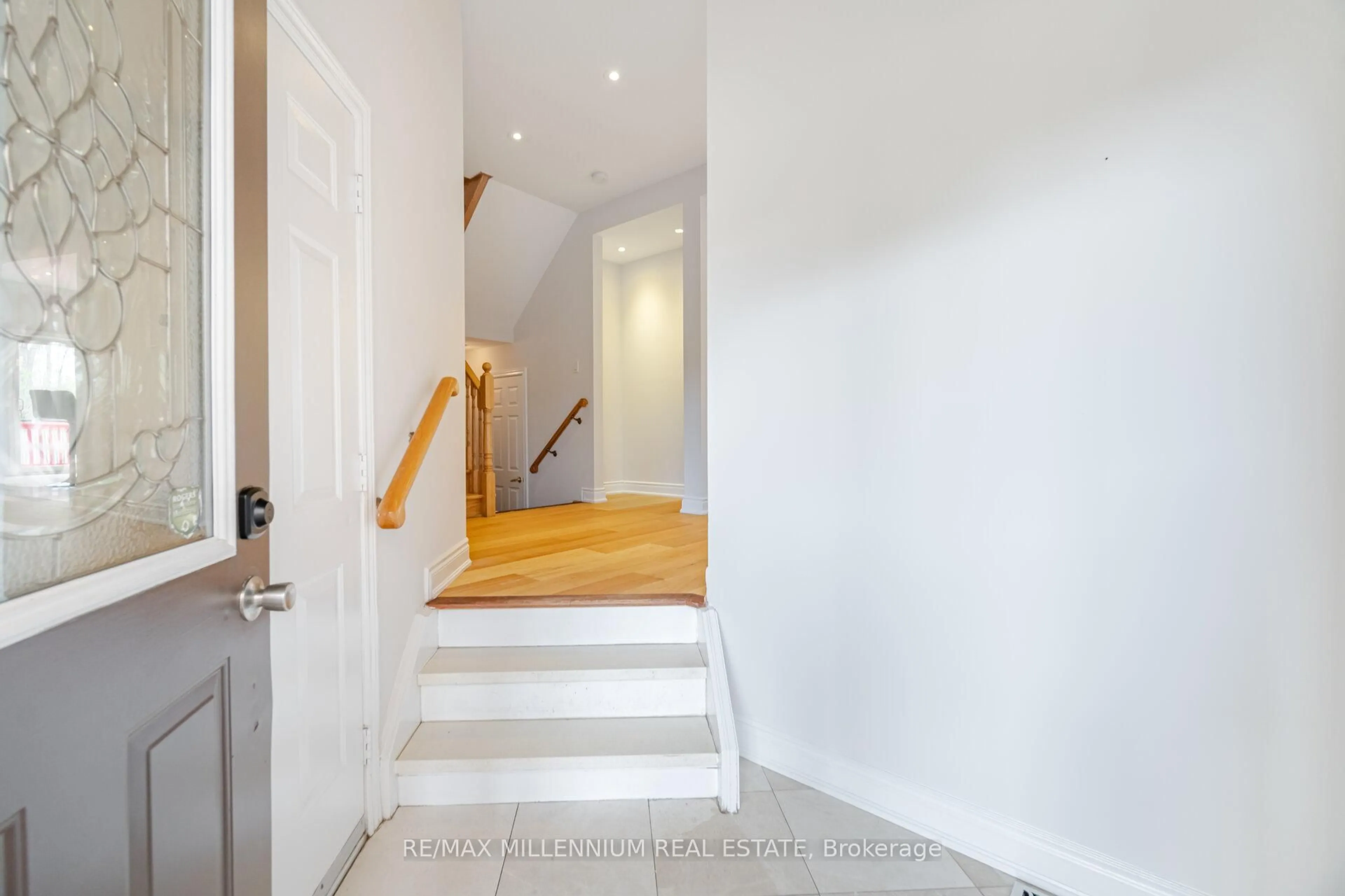 Unknown for 961 Knotty Pine Grve, Mississauga Ontario L5W 1J9