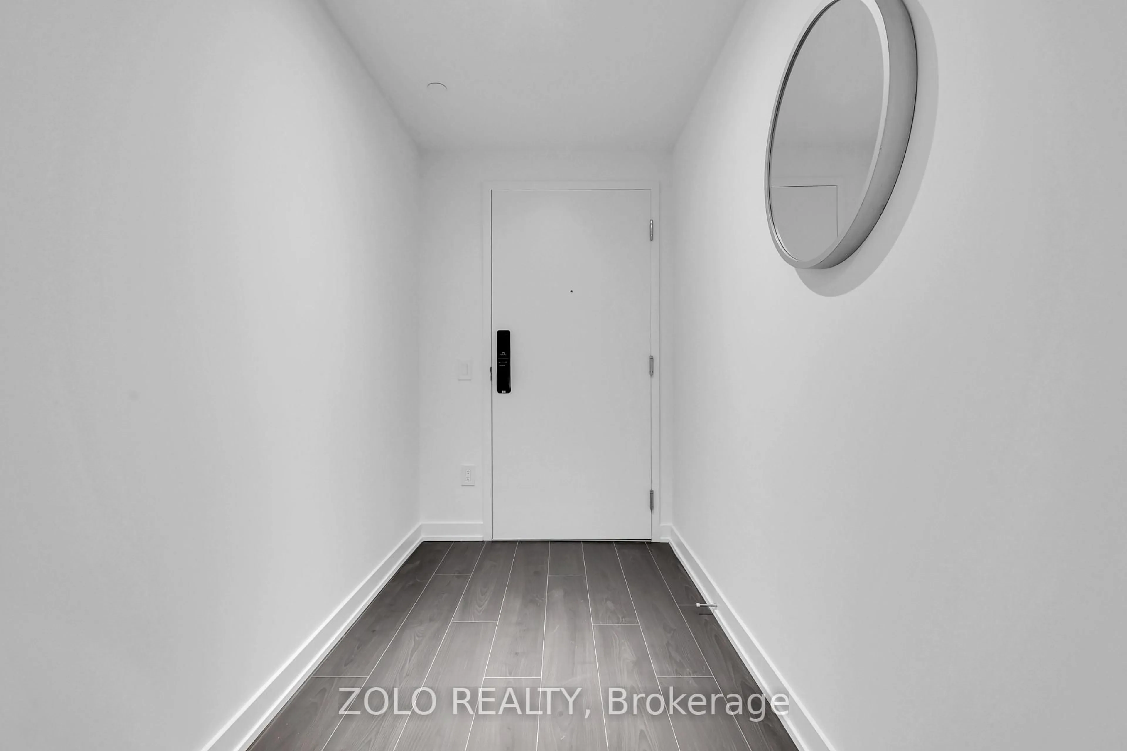 Indoor entryway for 28 Ann St #223, Mississauga Ontario L5G 0E1