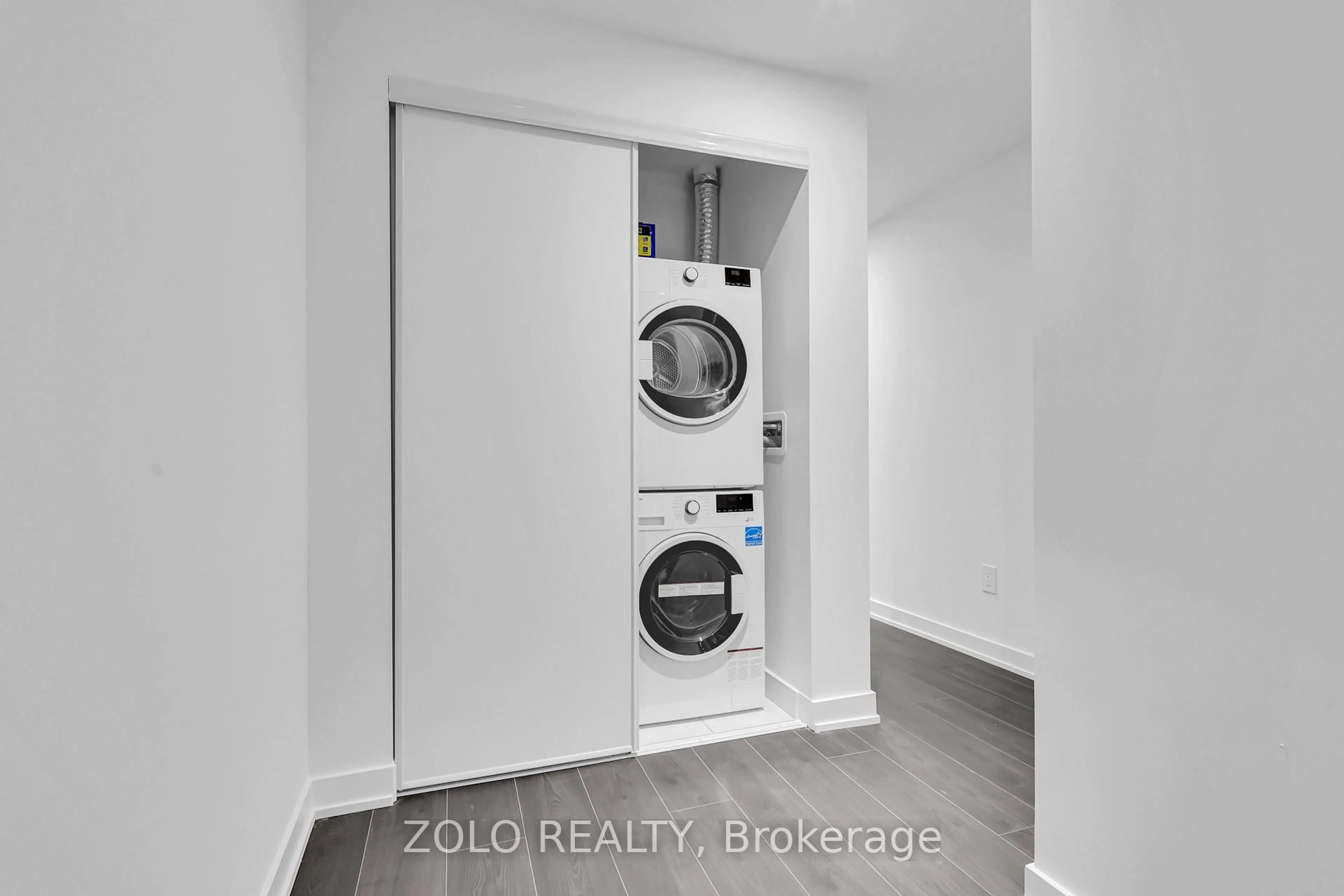 Laundry room for 28 Ann St #223, Mississauga Ontario L5G 0E1