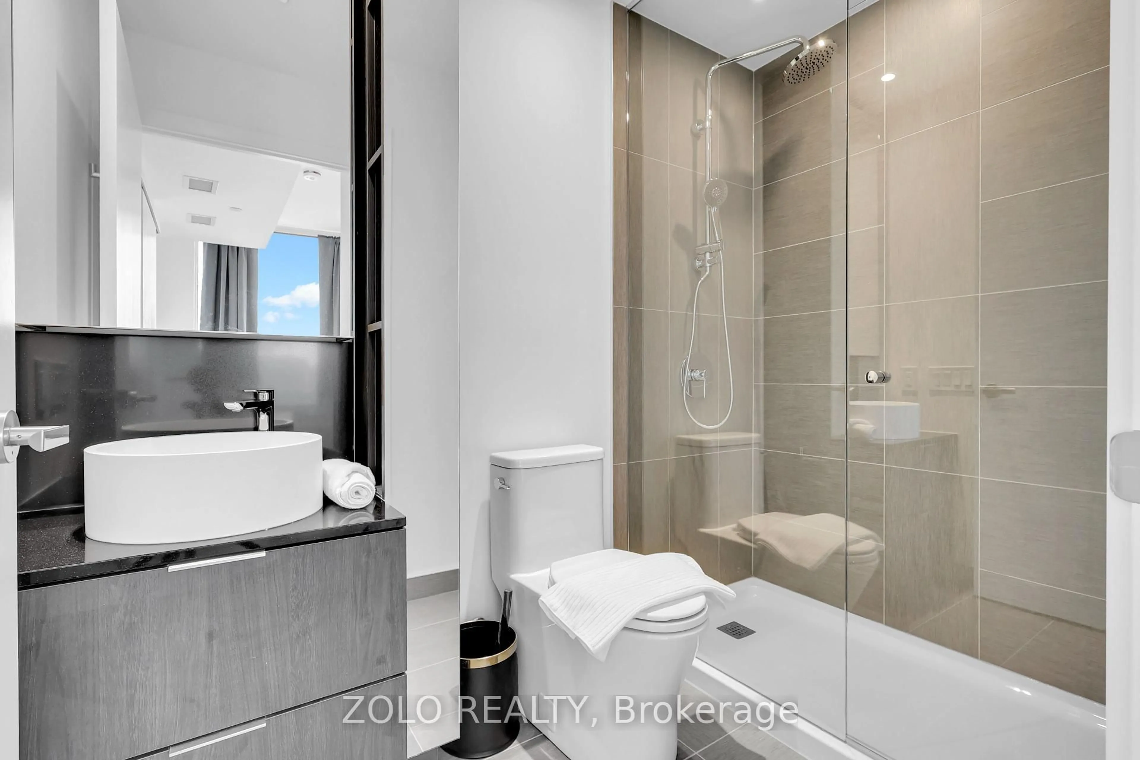 Contemporary bathroom, ceramic/tile floor for 28 Ann St #223, Mississauga Ontario L5G 0E1