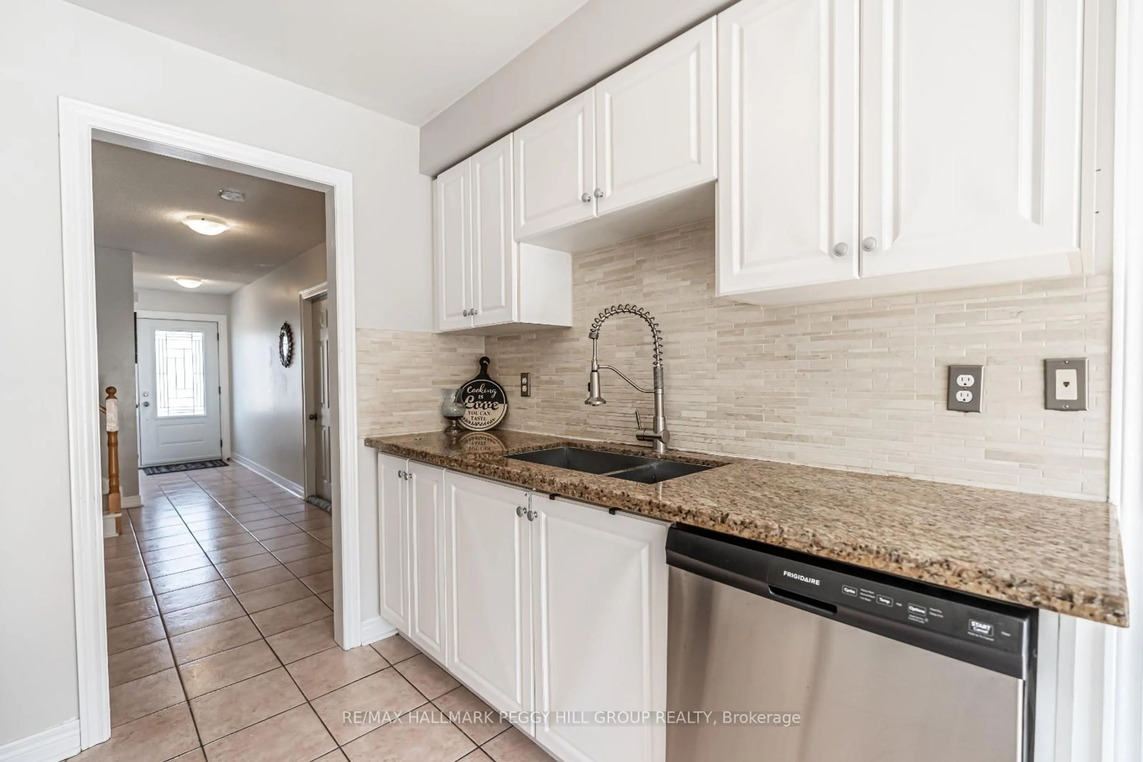 Standard kitchen, ceramic/tile floor for 8 Rolling Hills Lane, Caledon Ontario L7E 1T9