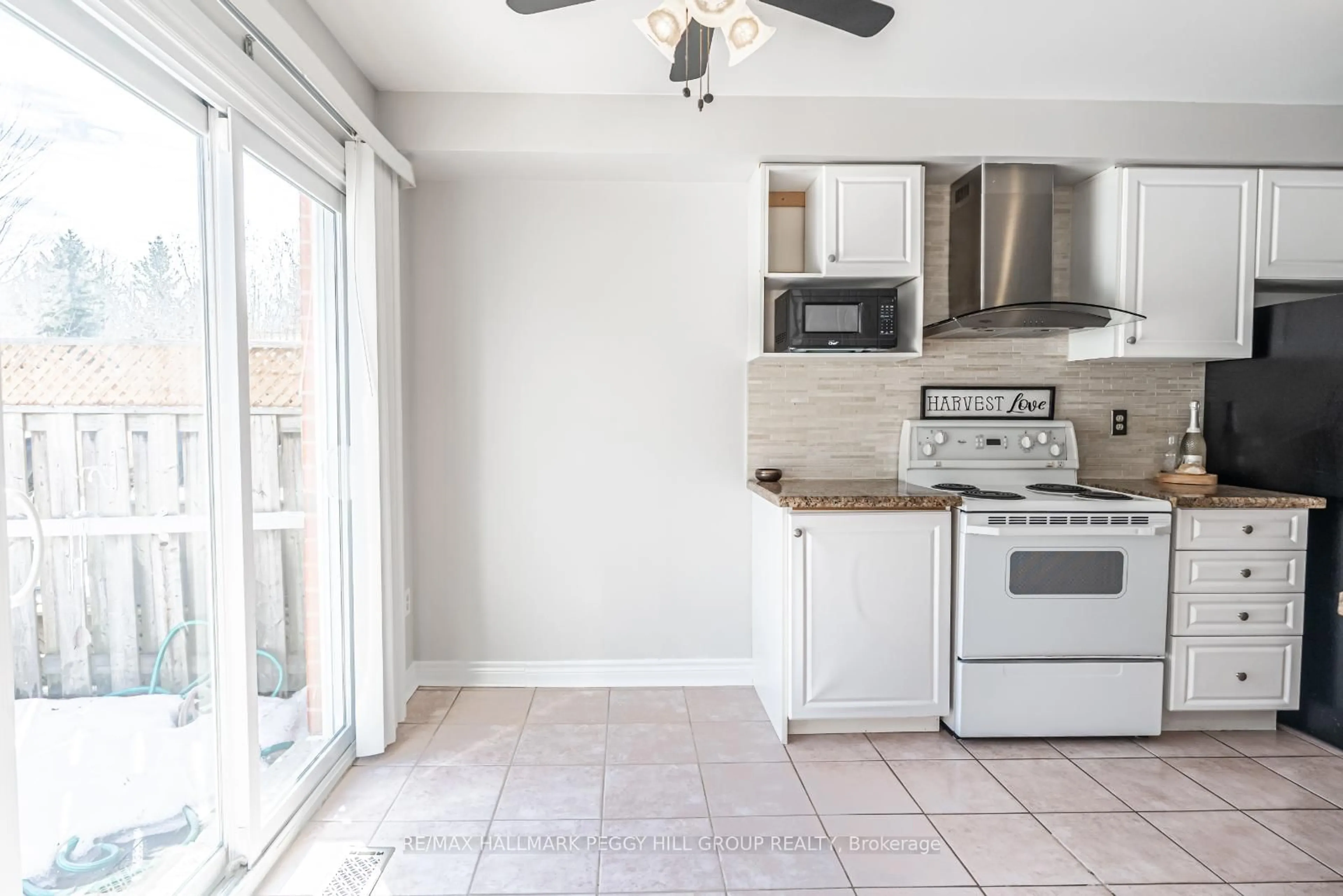 Standard kitchen, ceramic/tile floor for 8 Rolling Hills Lane, Caledon Ontario L7E 1T9