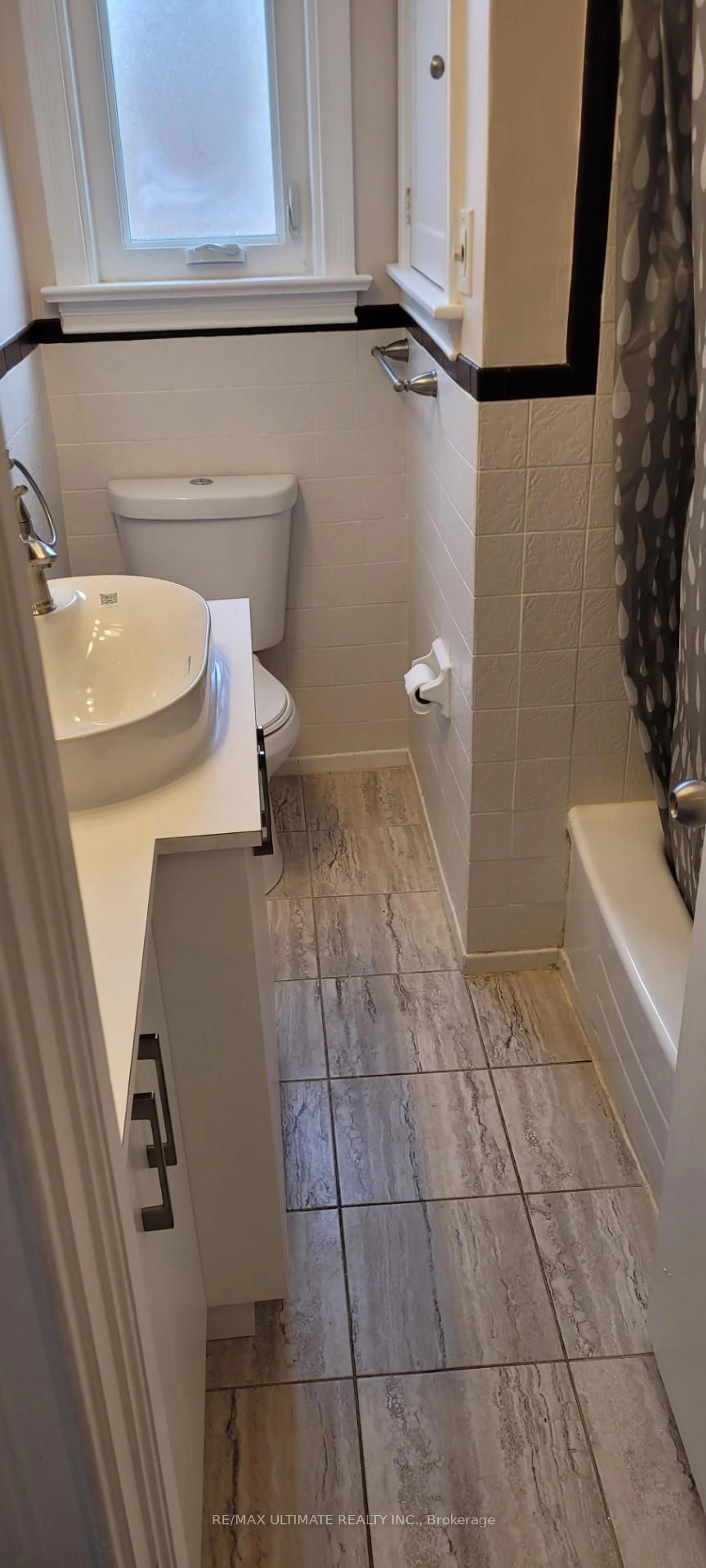 Standard bathroom, ceramic/tile floor for 20 Boyd Ave, Toronto Ontario M9N 2C7