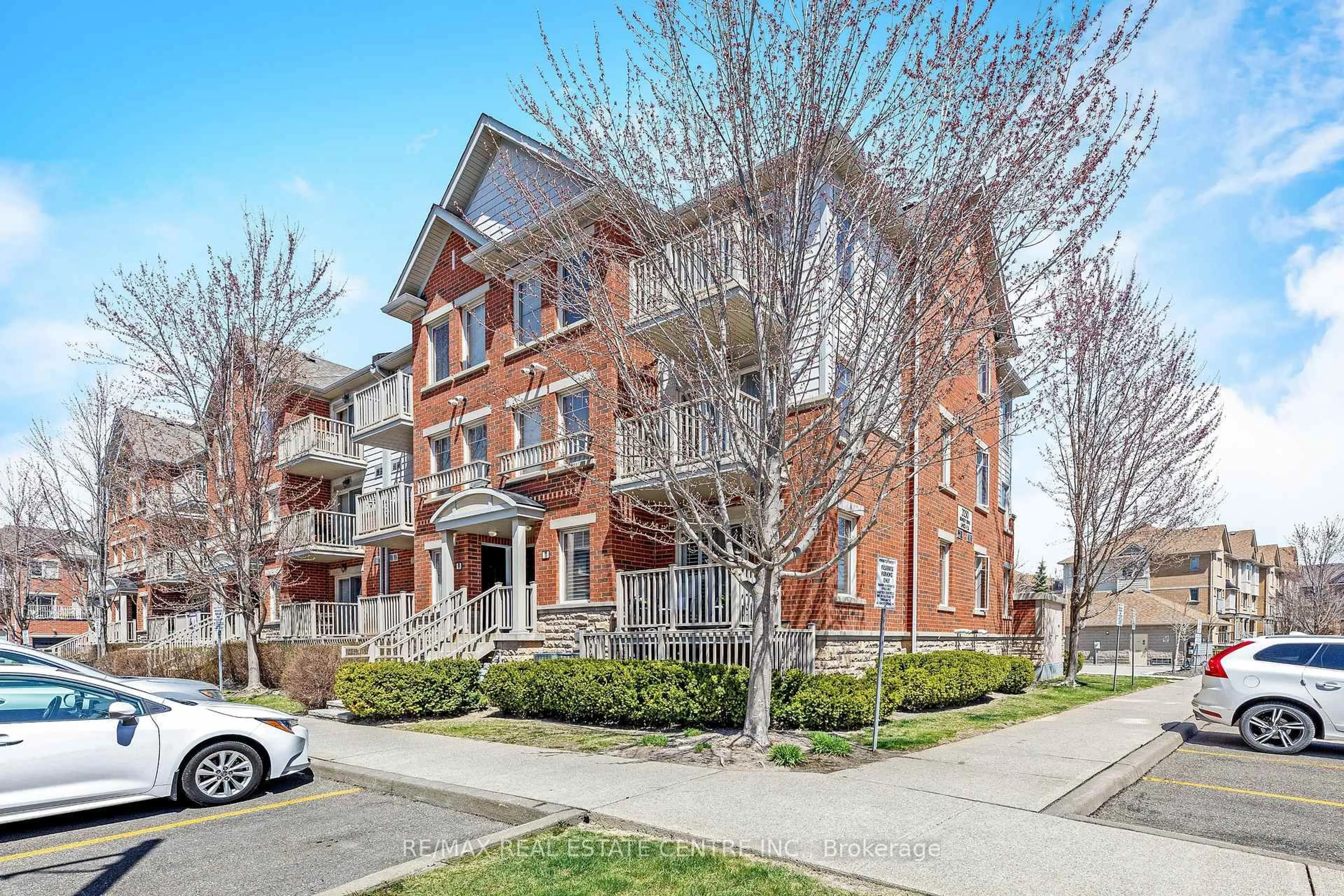 Home with brick exterior material, street for 3250 Bentley Dr #11, Mississauga Ontario L5M 0P7