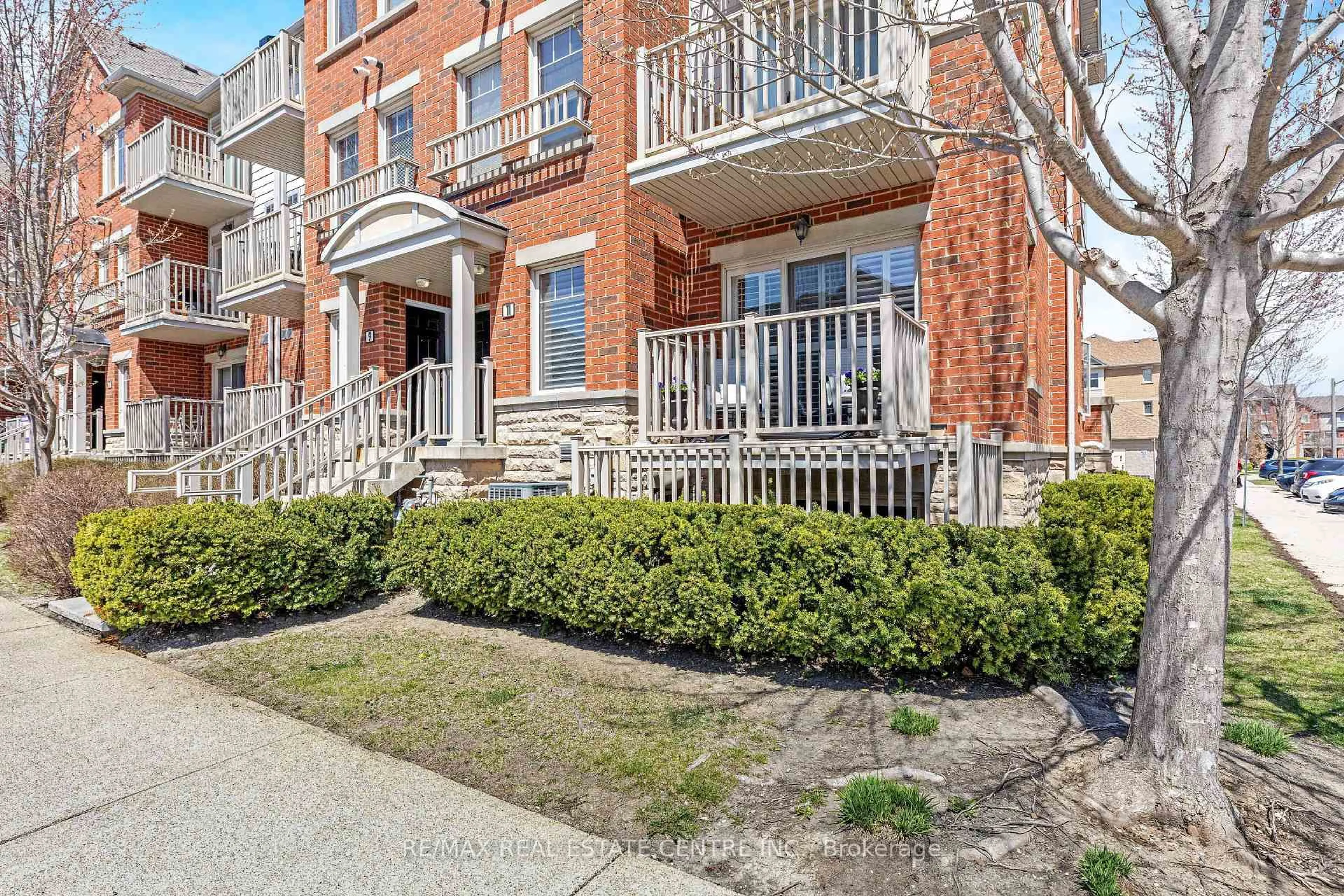 Patio, street for 3250 Bentley Dr #11, Mississauga Ontario L5M 0P7