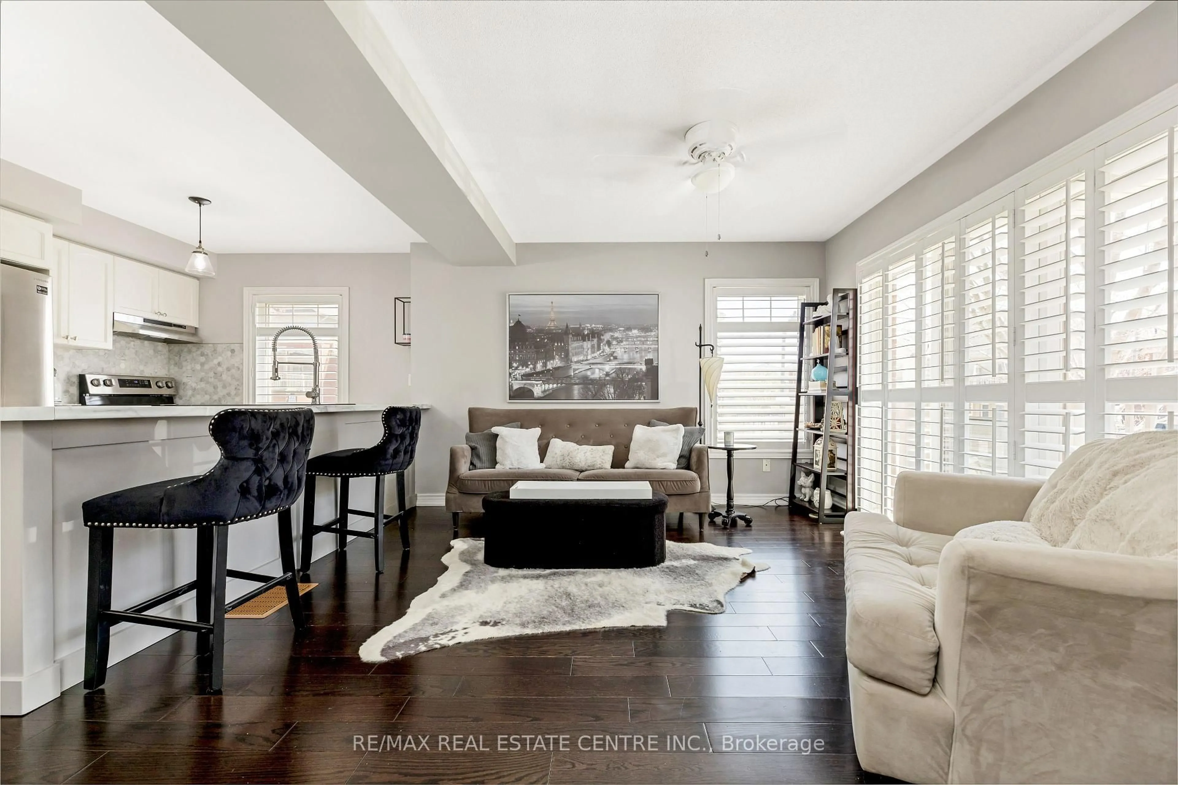 Living room with furniture, unknown for 3250 Bentley Dr #11, Mississauga Ontario L5M 0P7
