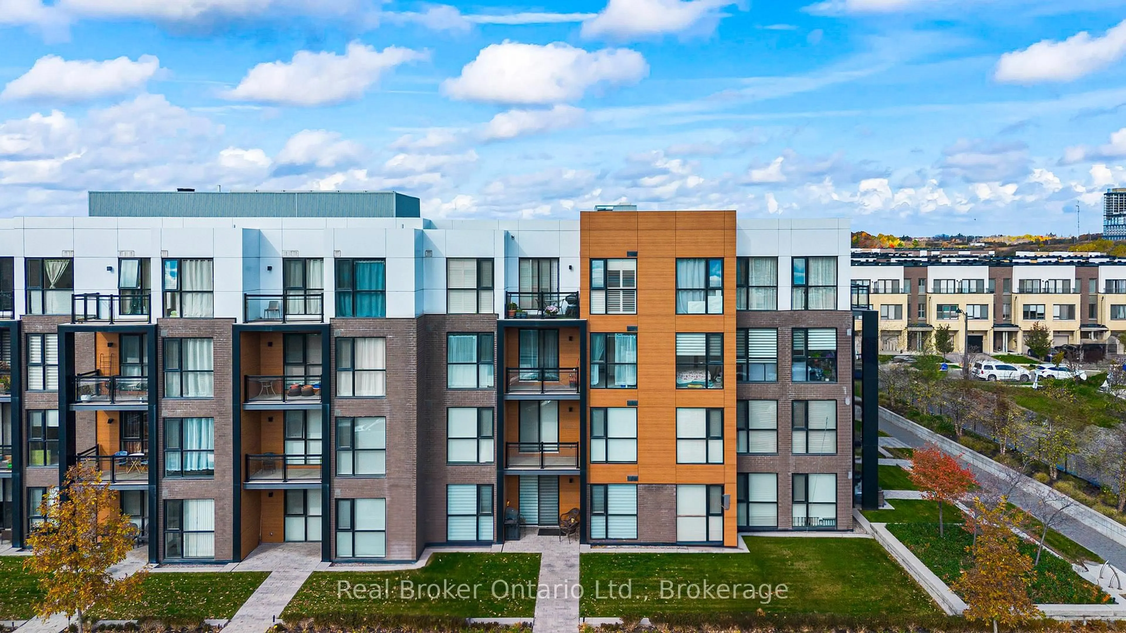 A pic from outside/outdoor area/front of a property/back of a property/a pic from drone, city buildings view from balcony for 168 Sabina Dr #118, Oakville Ontario L6H 0W5